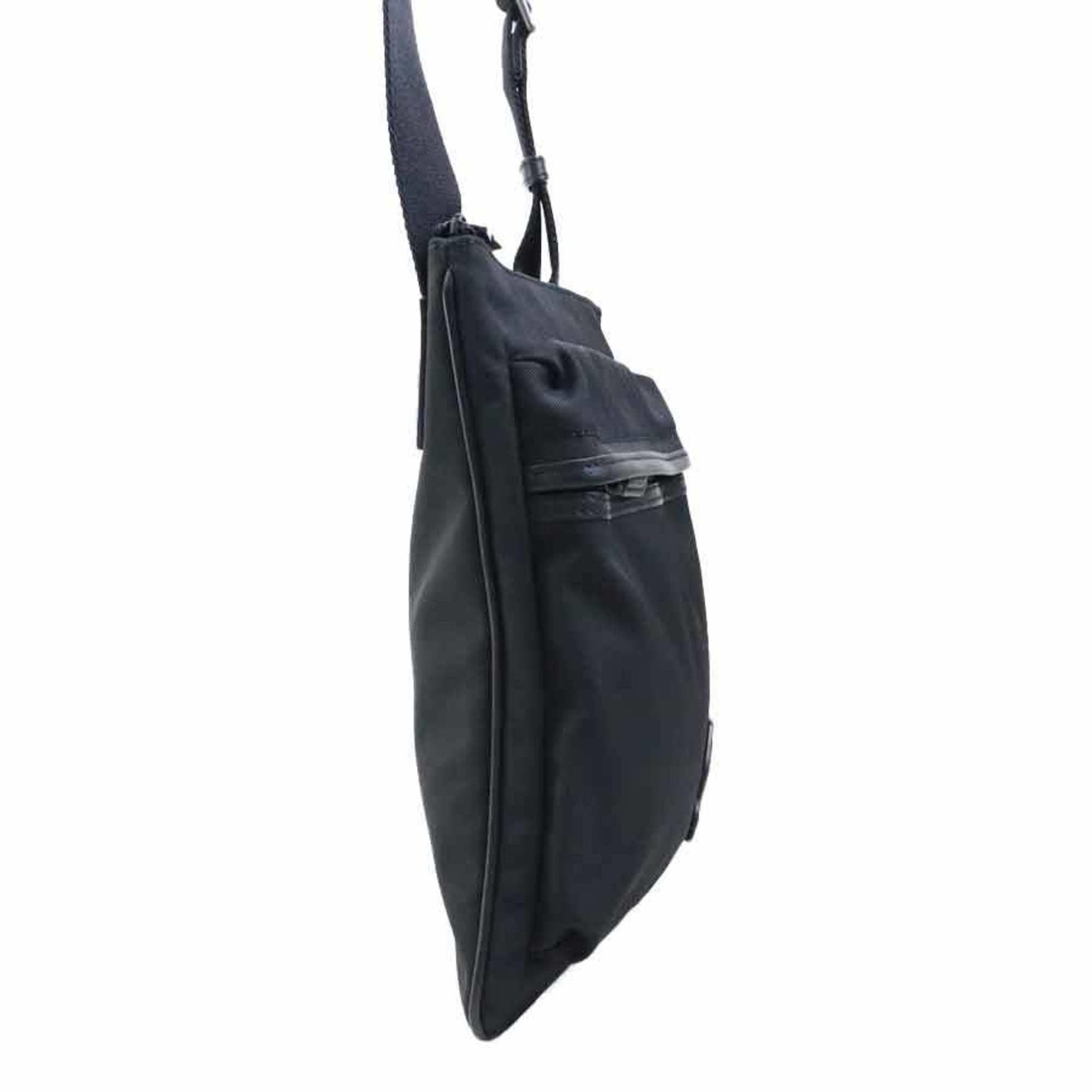 Salvatore Ferragamo Black Nylon Shoulder Bag (Pre-Owned)