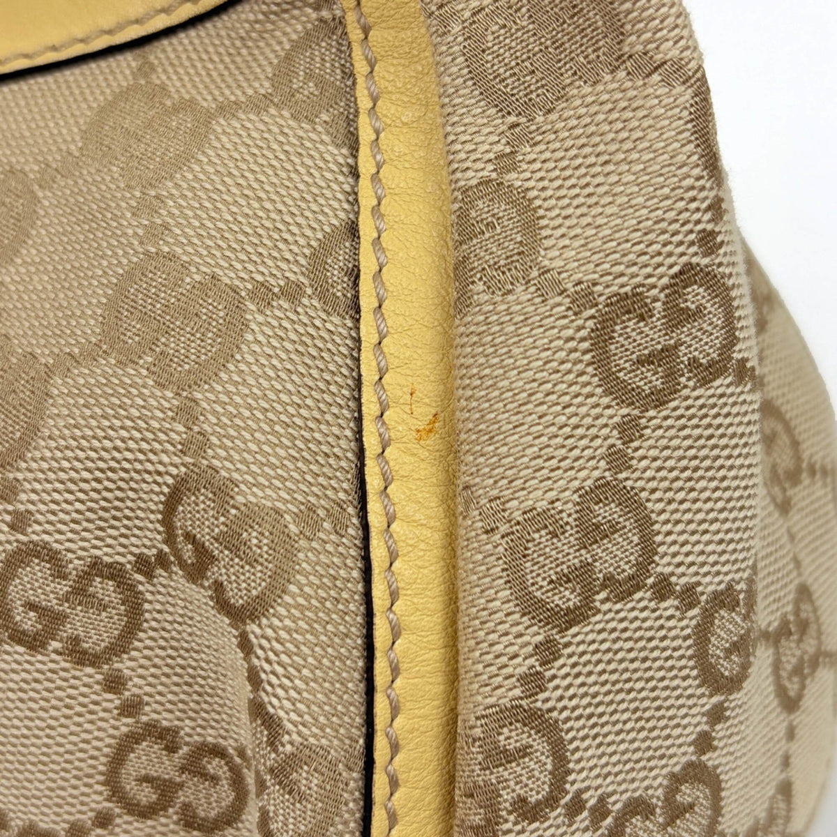 Gucci Beige Gg Canvas Shoulder Bag (Pre-Owned)