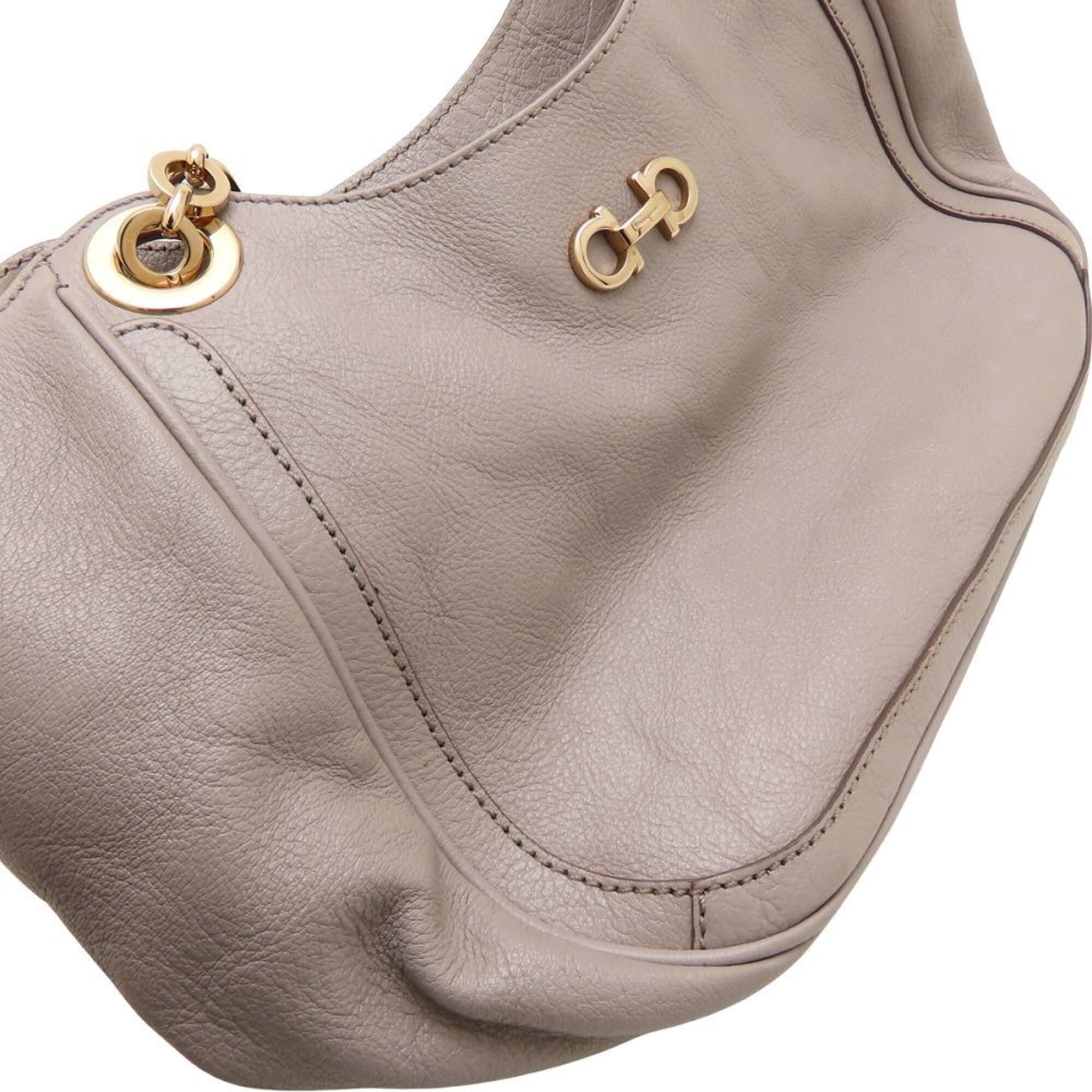 Salvatore Ferragamo Gray Leather Handbag (Pre-Owned)