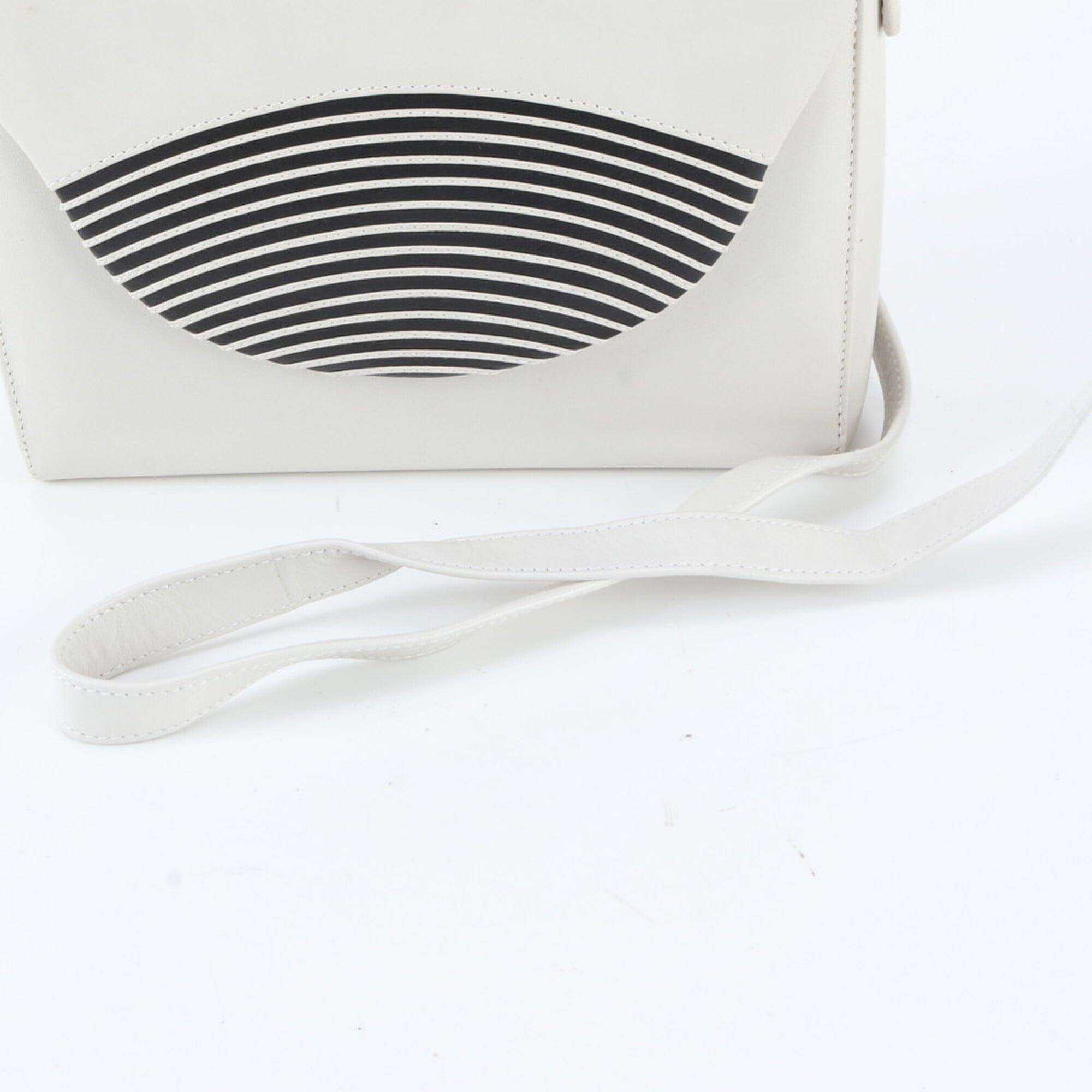 Bally Beige Leather Crossbody Bag Shoulder Bag (Pre-Owned)