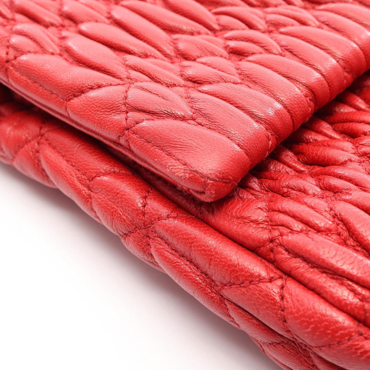 Miu Miu Matelasse Red Color Leather Handbag Shoulder Bag (Pre-Owned)