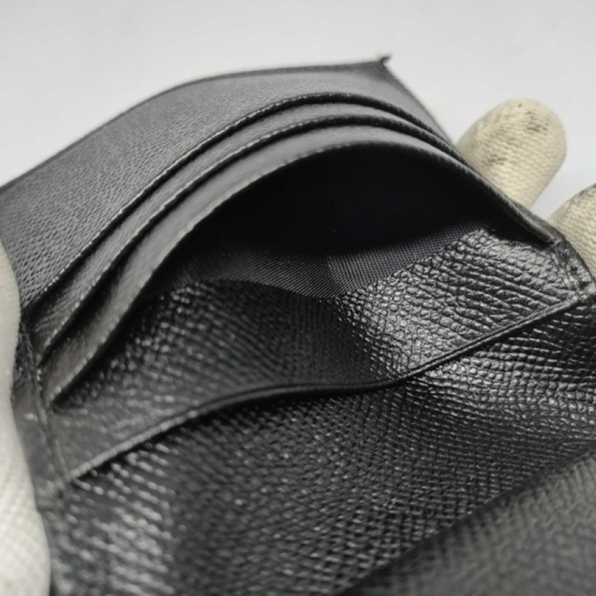 Bvlgari Black Leather Wallet (Bi-Fold) (Pre-Owned)