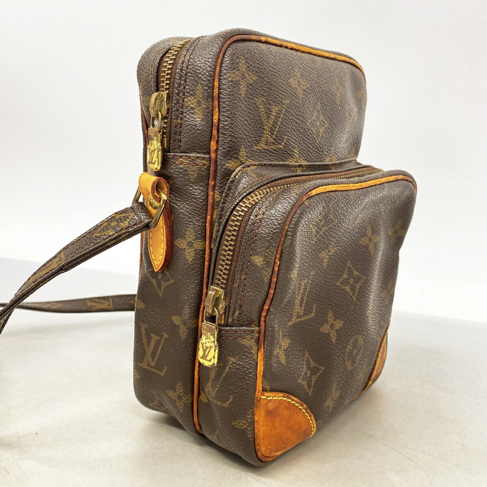 Louis Vuitton Brown Shoulder Bag (Pre-Owned)