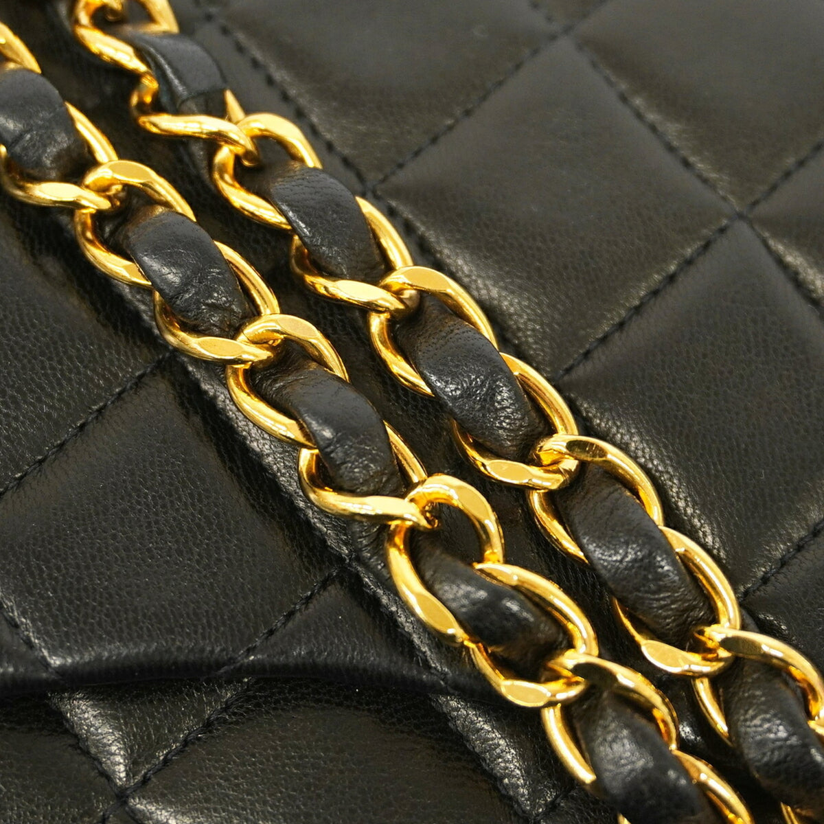 Chanel Black Leather Shoulder Bag (Pre-Owned)