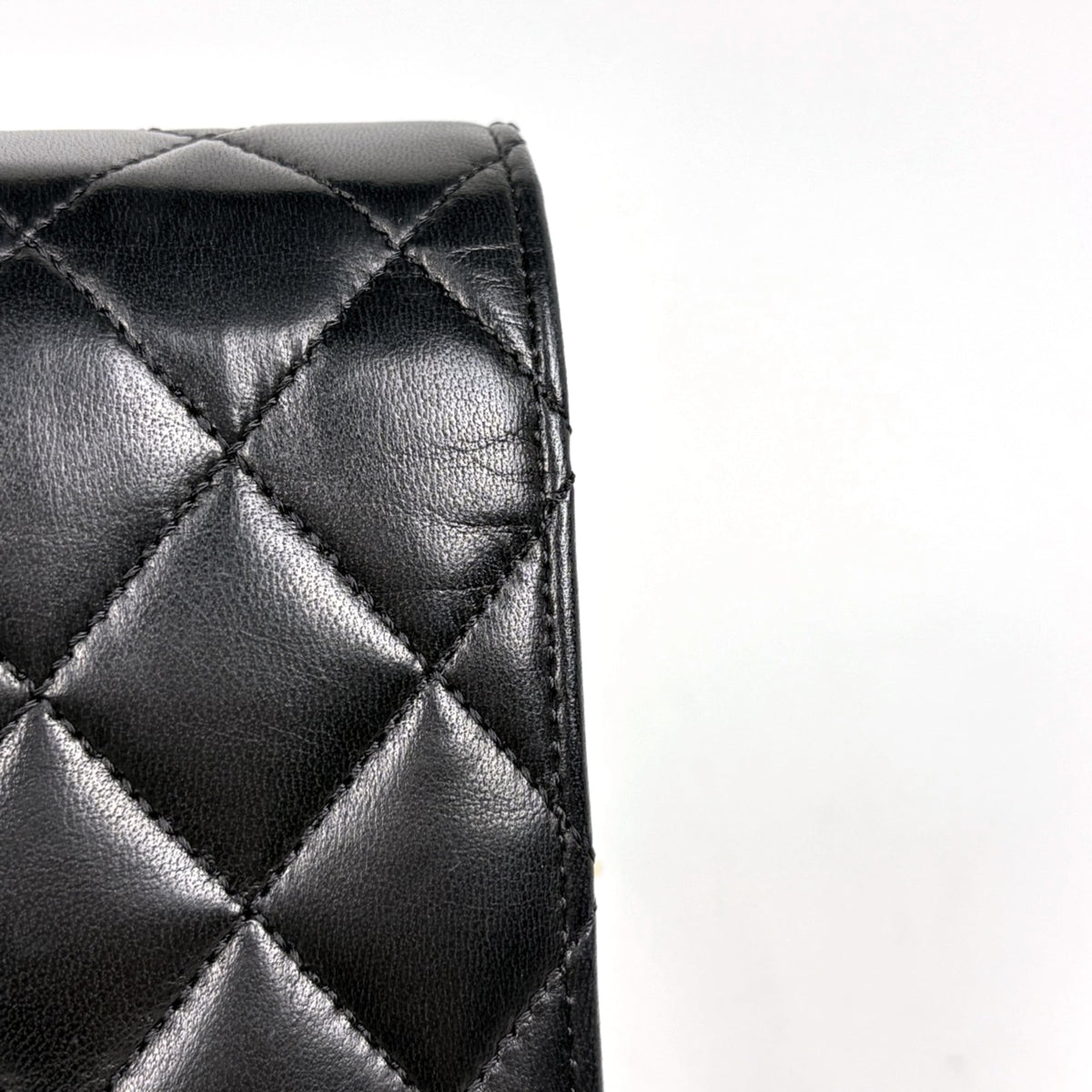 Chanel Black Leather Shoulder Bag (Pre-Owned)