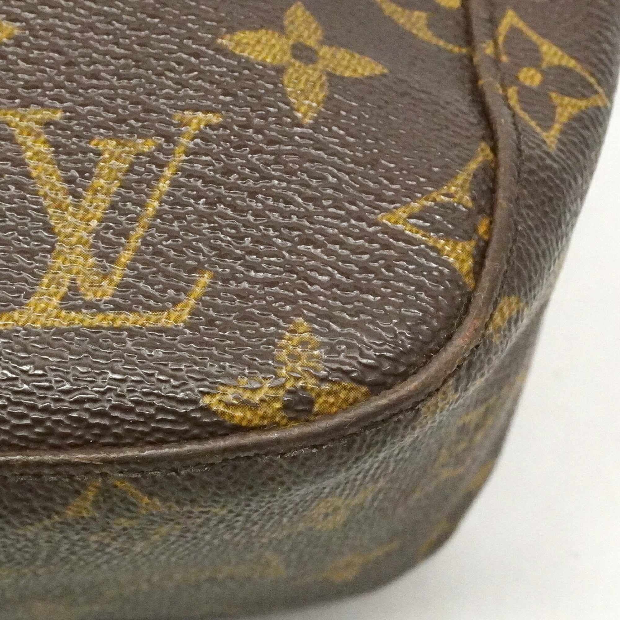 Louis Vuitton Brown Shoulder Bag (Pre-Owned)