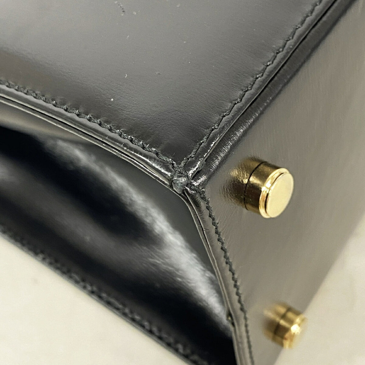 Salvatore Ferragamo Black Leather Handbag (Pre-Owned)