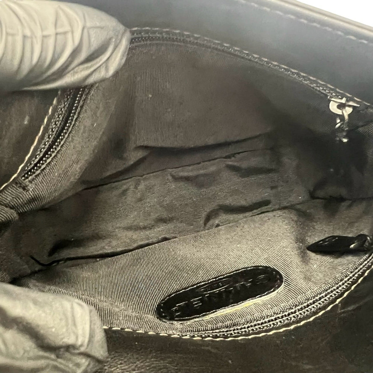 Chanel Black Leather Pochette Shoulder Bag (Pre-Owned)