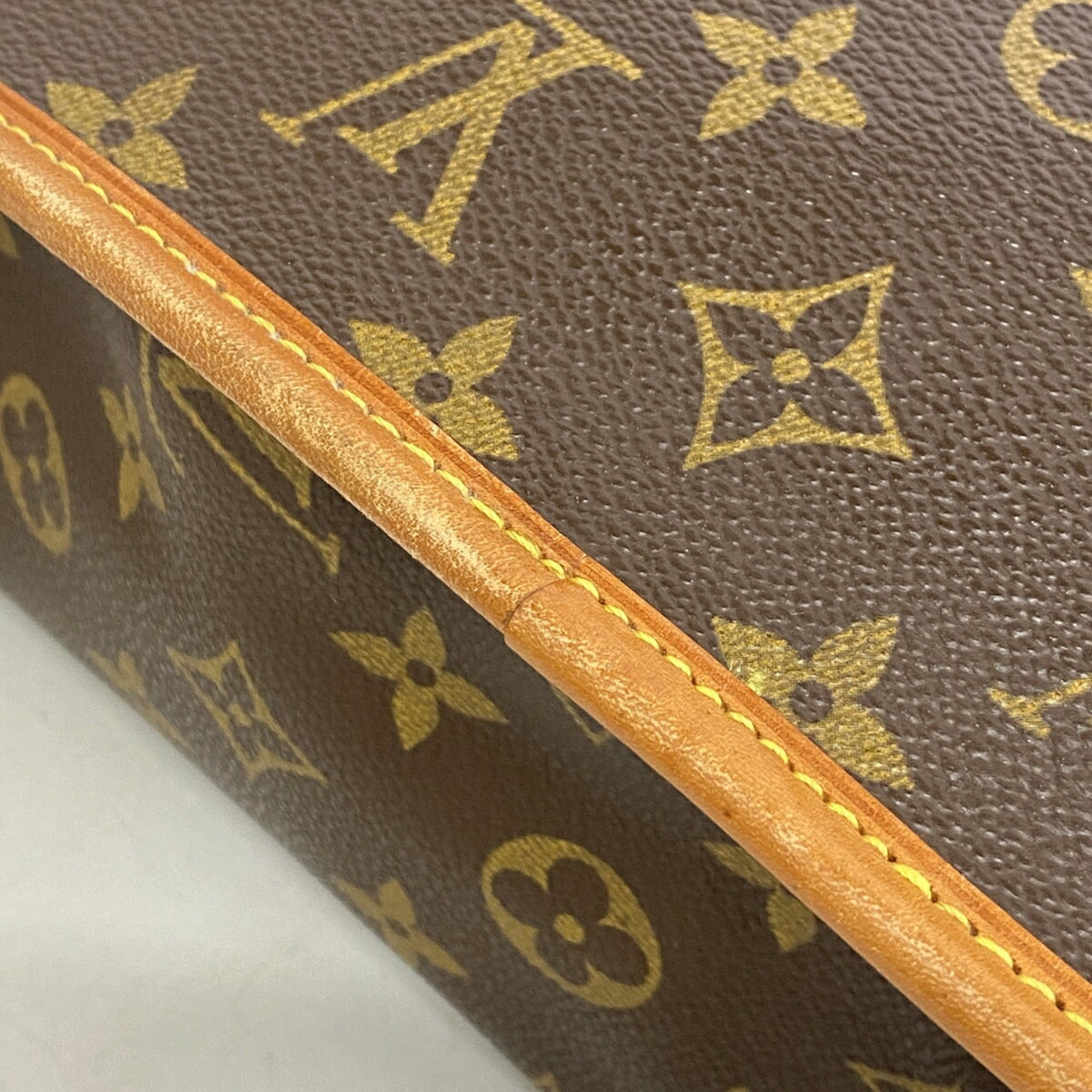 Louis Vuitton Brown Shoulder Bag (Pre-Owned)