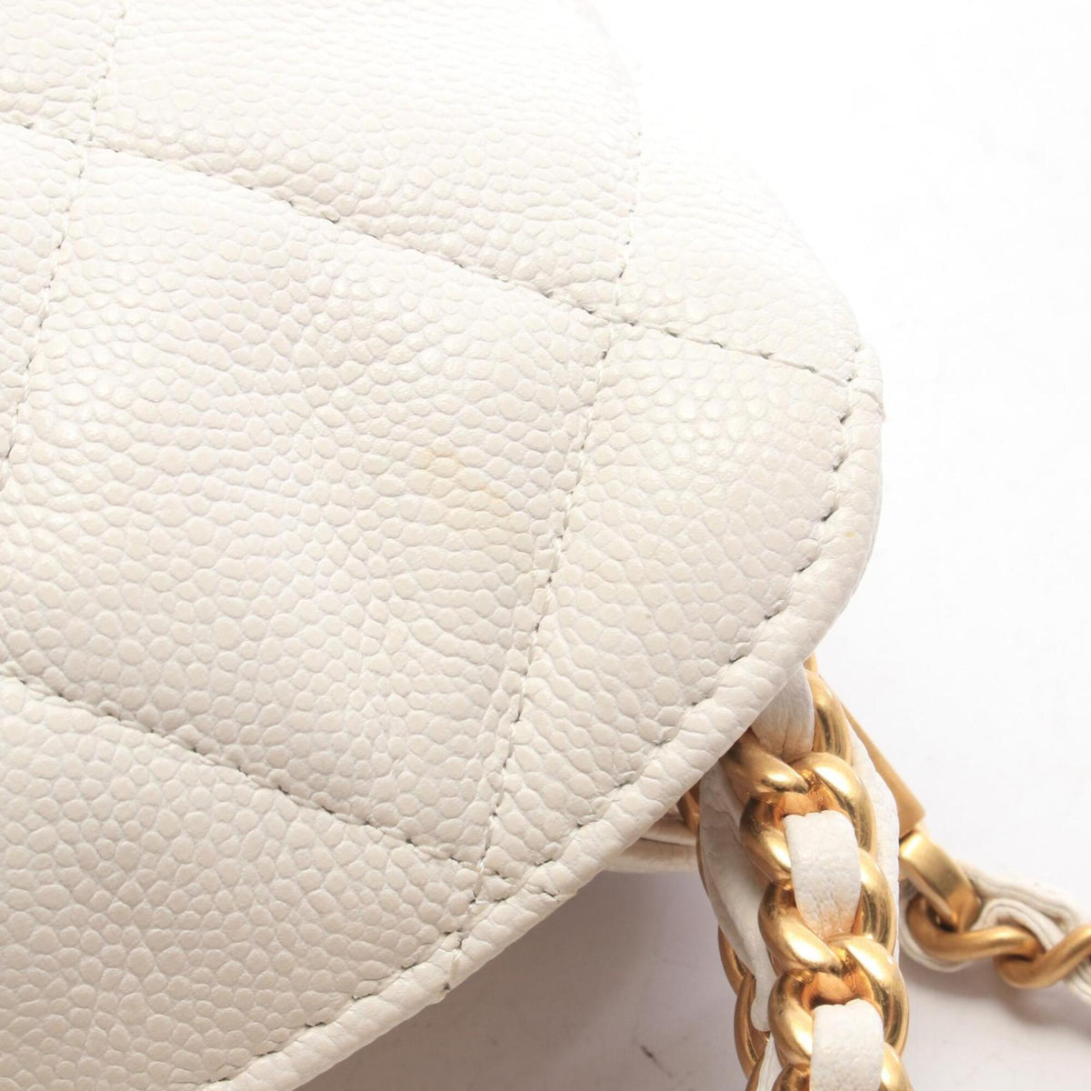 Chanel White Grained Calfskin Handbag (Pre-Owned)