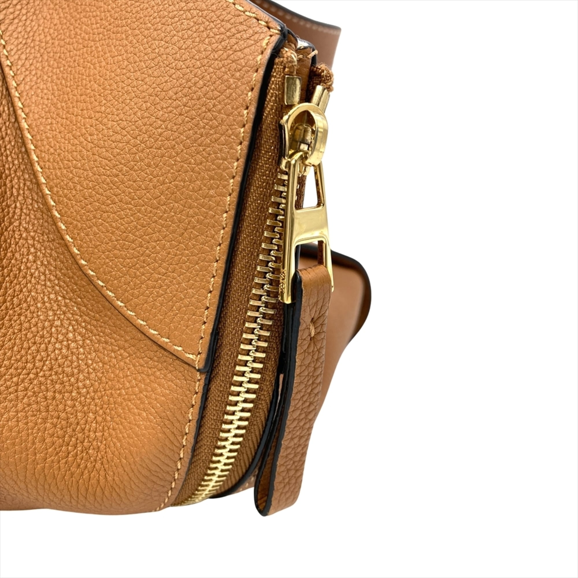 Loewe Camel Leather Shoulder Bag (Pre-Owned)