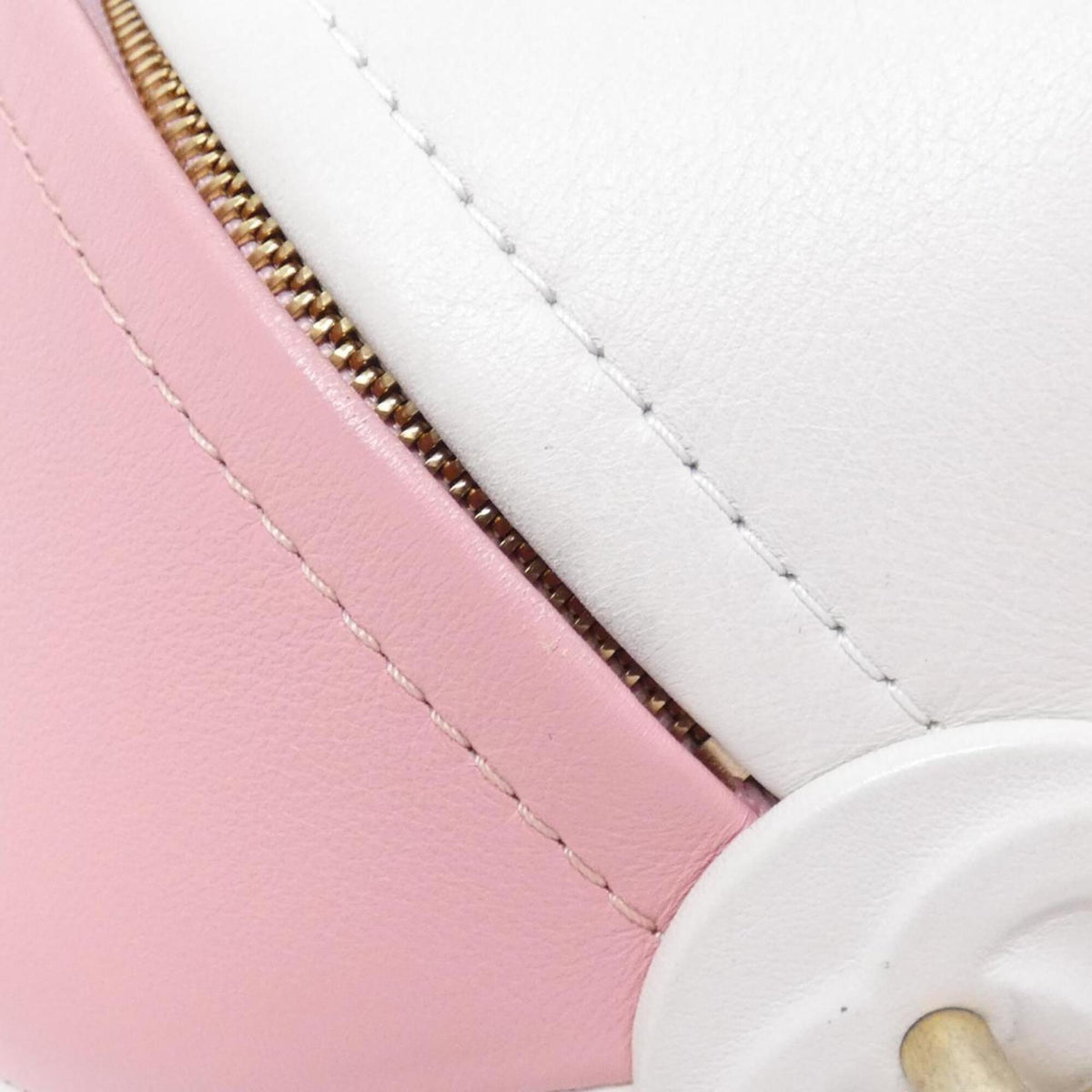 Chanel Pink White Leather Shoulder Bag (Pre-Owned)