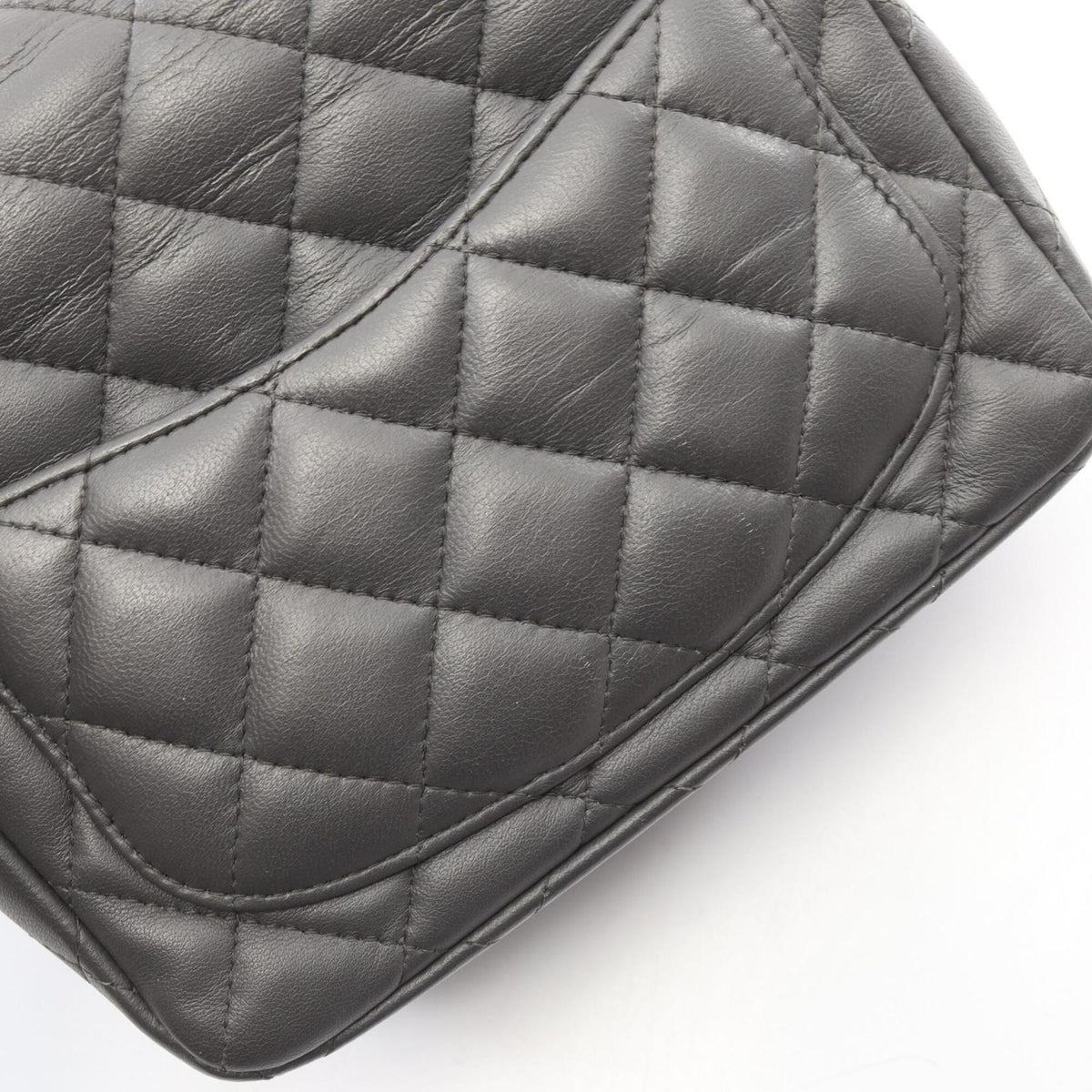 Chanel Gray Leather Handbag Shoulder Bag (Pre-Owned)