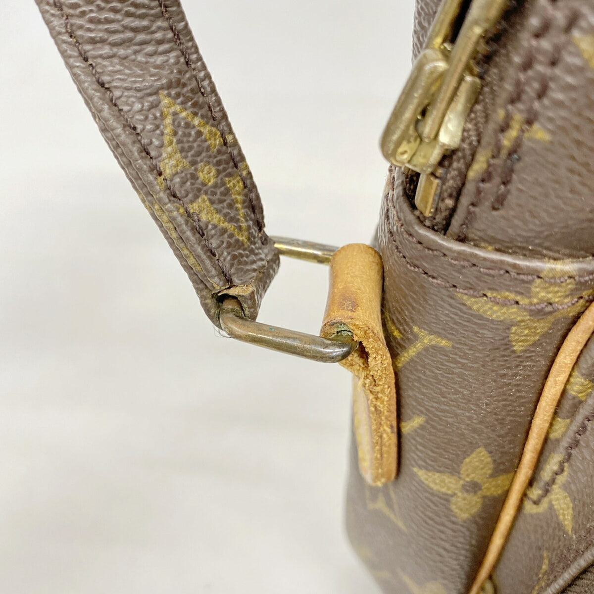 Louis Vuitton Brown Shoulder Bag (Pre-Owned)