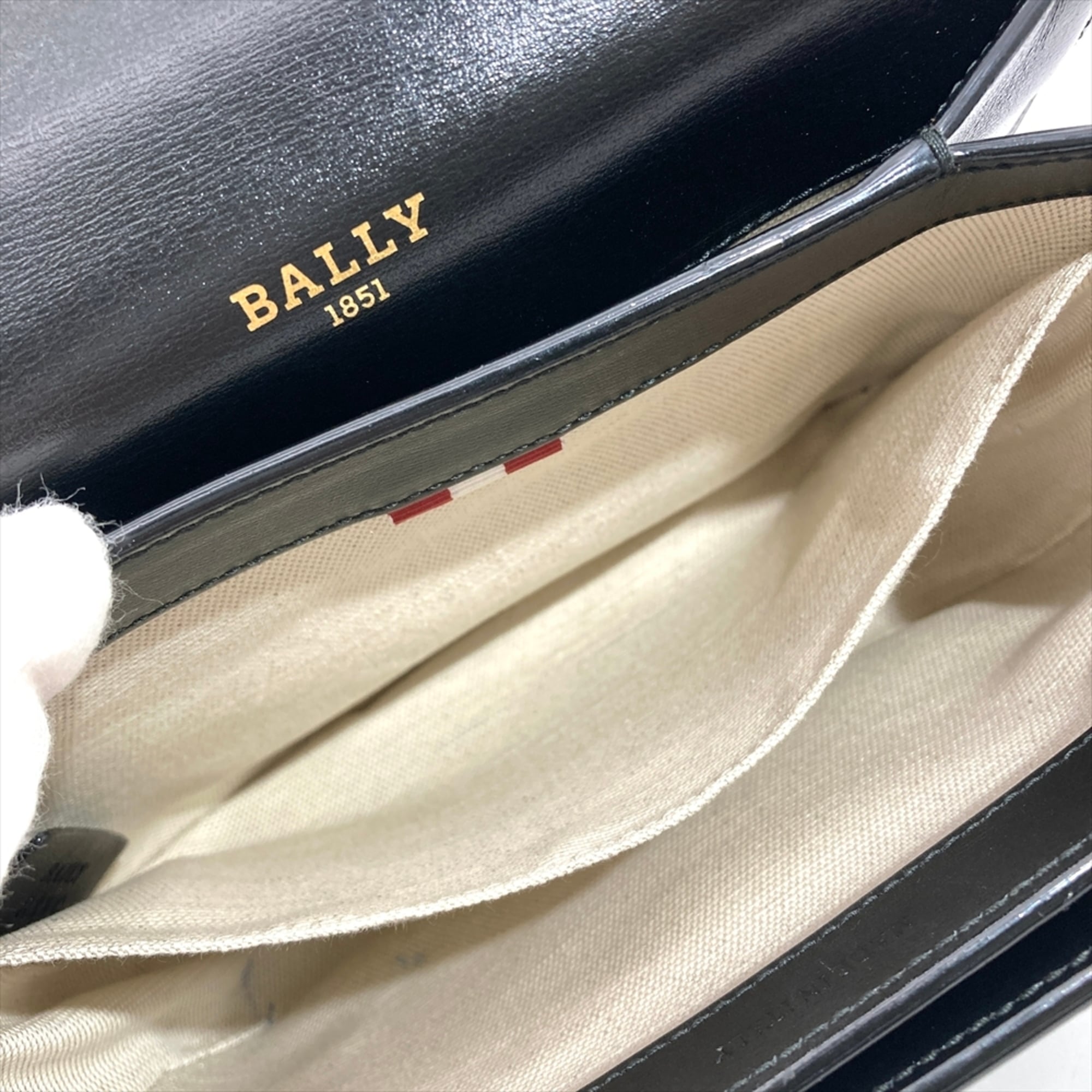 Bally Black Leather Crossbody Bag Shoulder Bag (Pre-Owned)