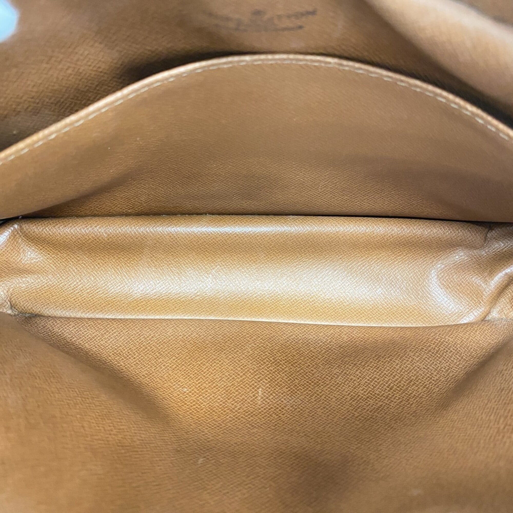 Louis Vuitton Brown Clutch Bag (Pre-Owned)