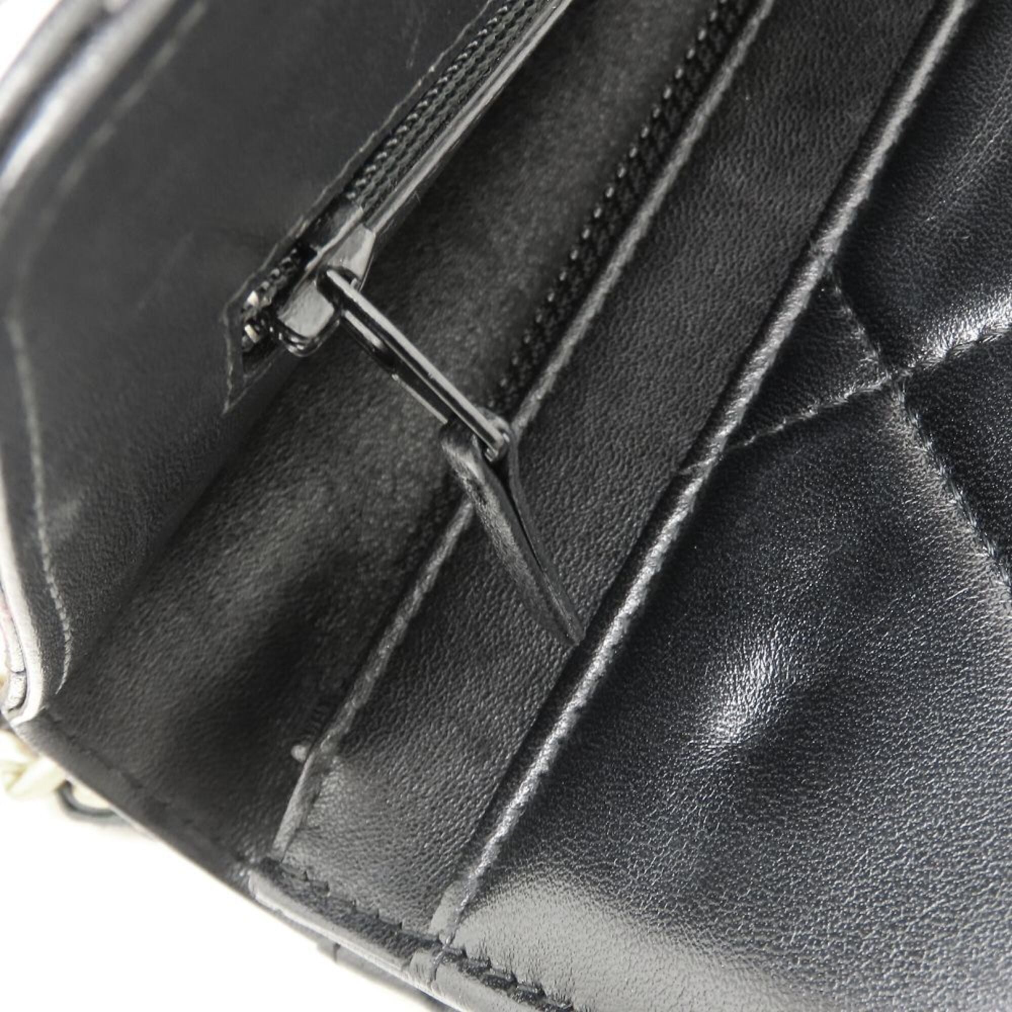 Chanel Black Leather Shoulder Bag (Pre-Owned)