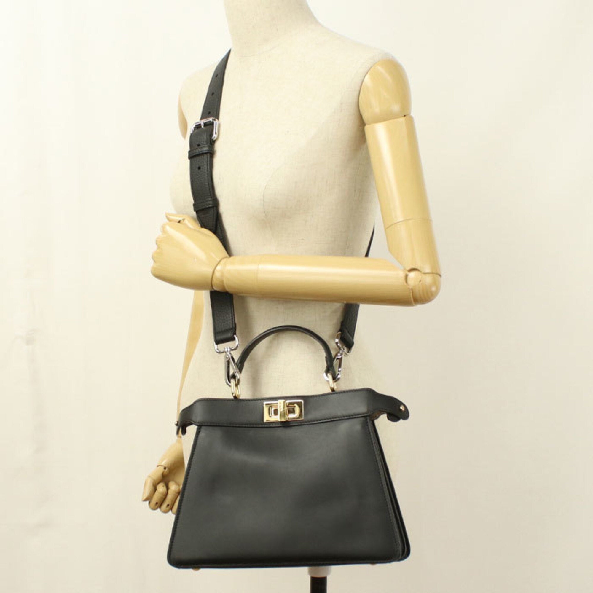 Fendi Black Leather Handbag (Pre-Owned)