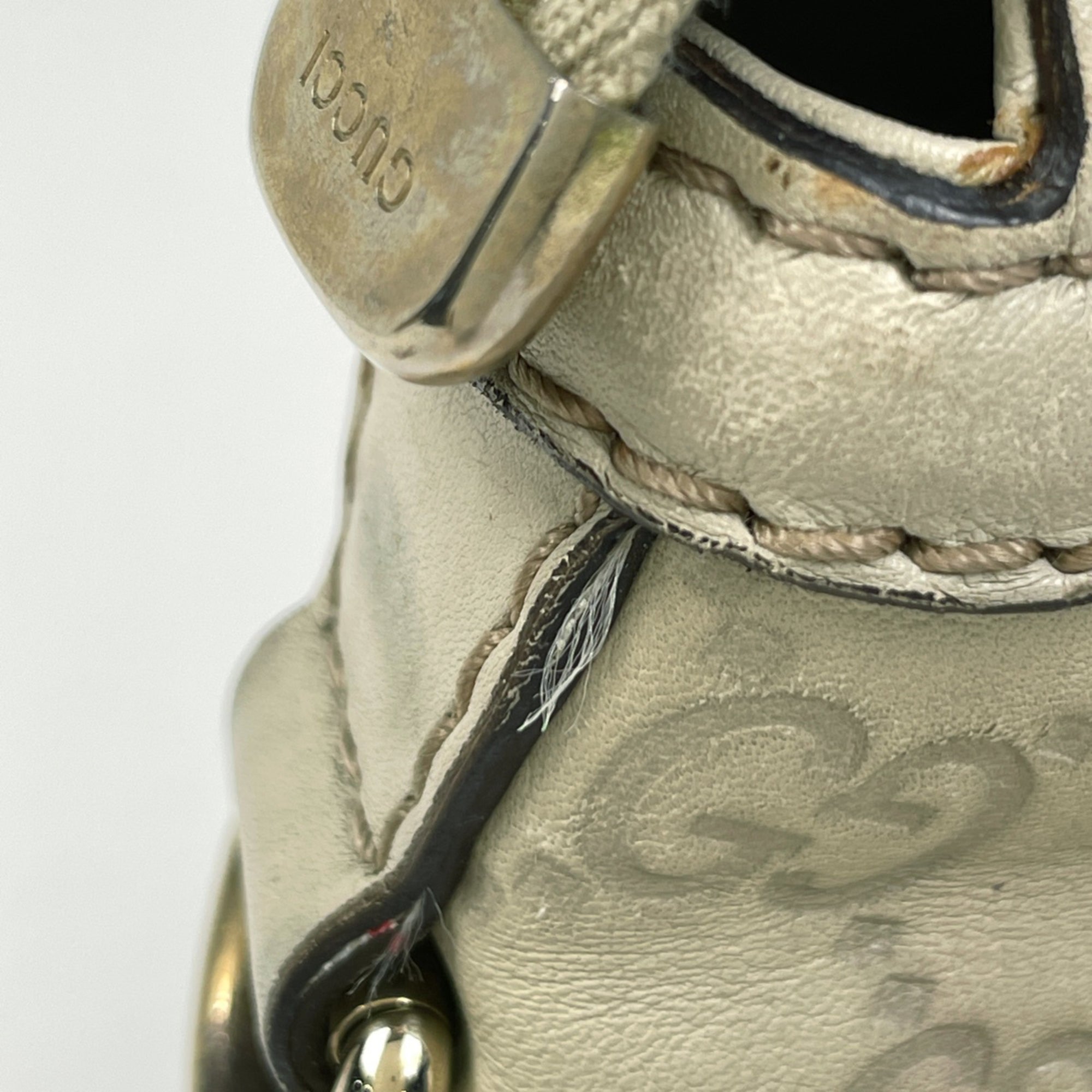 Gucci Ivory Leather Handbag (Pre-Owned)