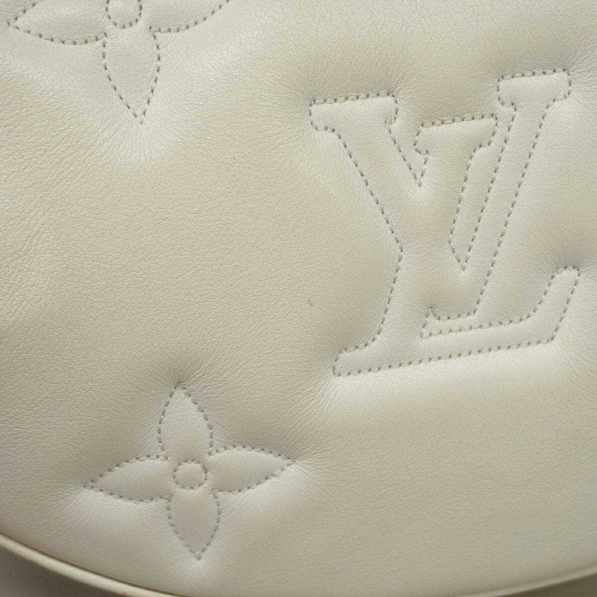 Louis Vuitton White Handbag (Pre-Owned)