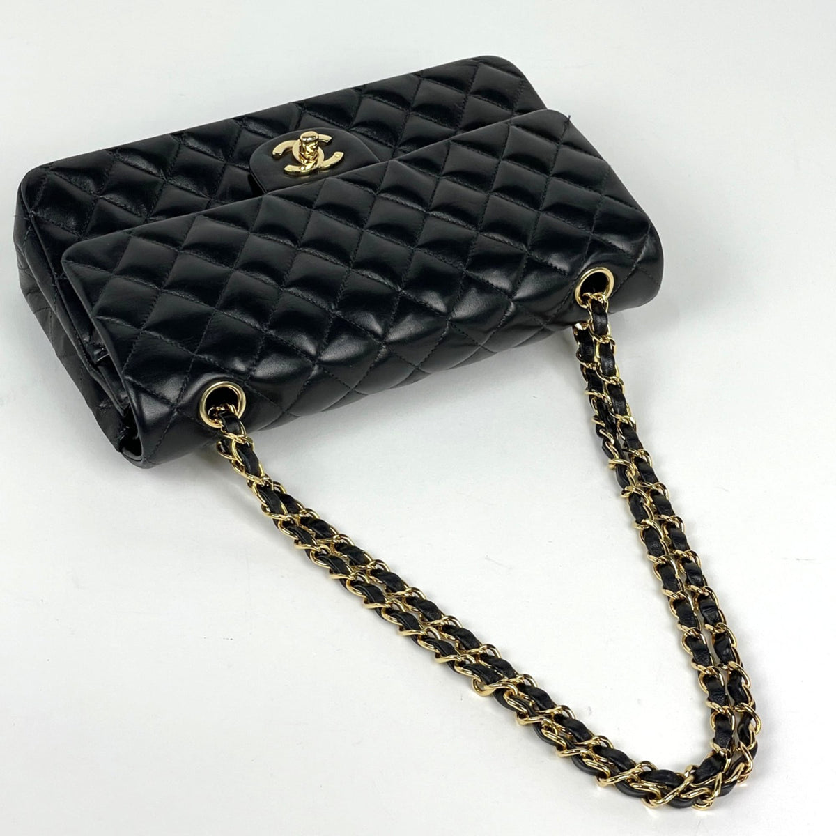 Chanel Matelasse Black Leather Shoulder Bag (Pre-Owned)