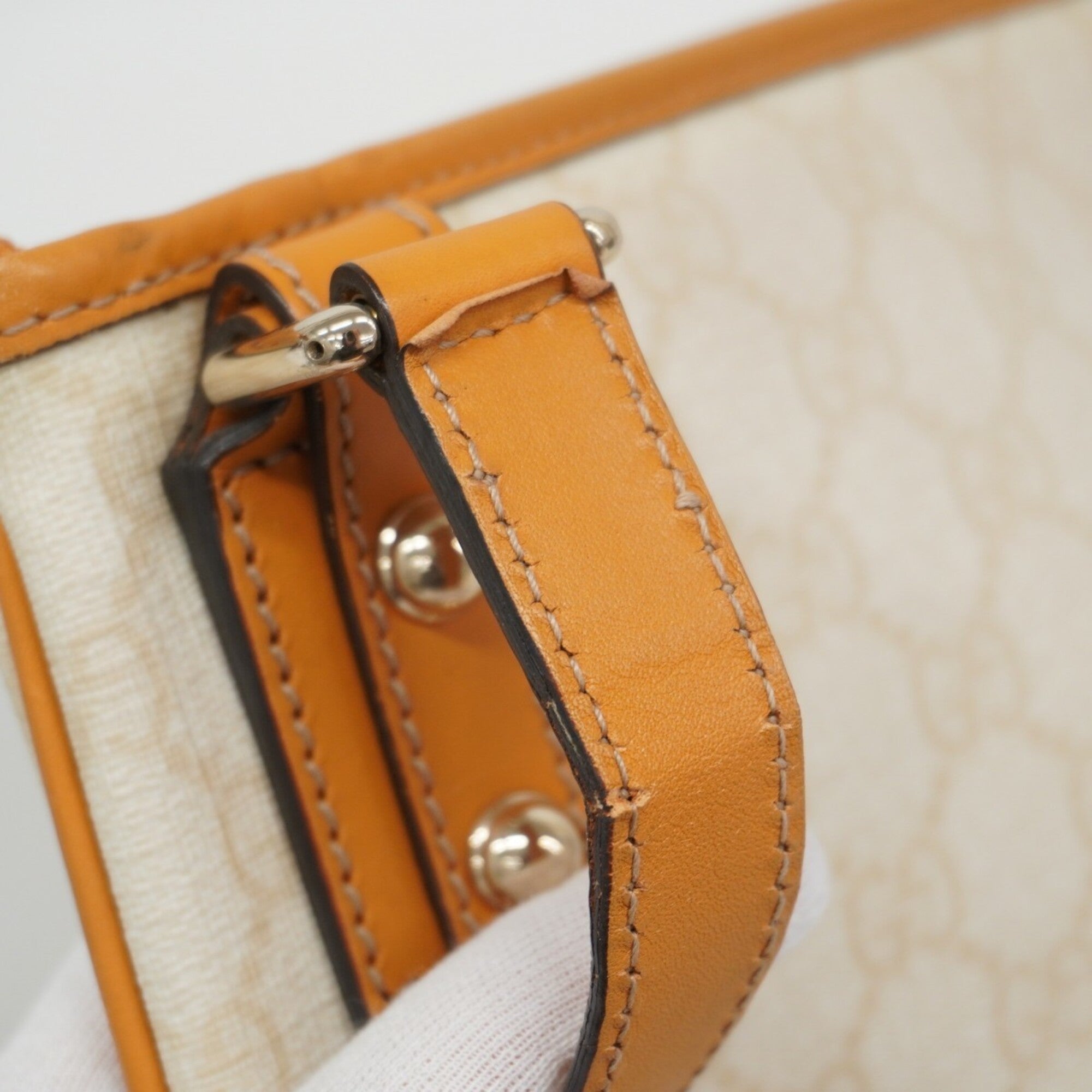 Gucci Ivory Pvc Shoulder Bag (Pre-Owned)