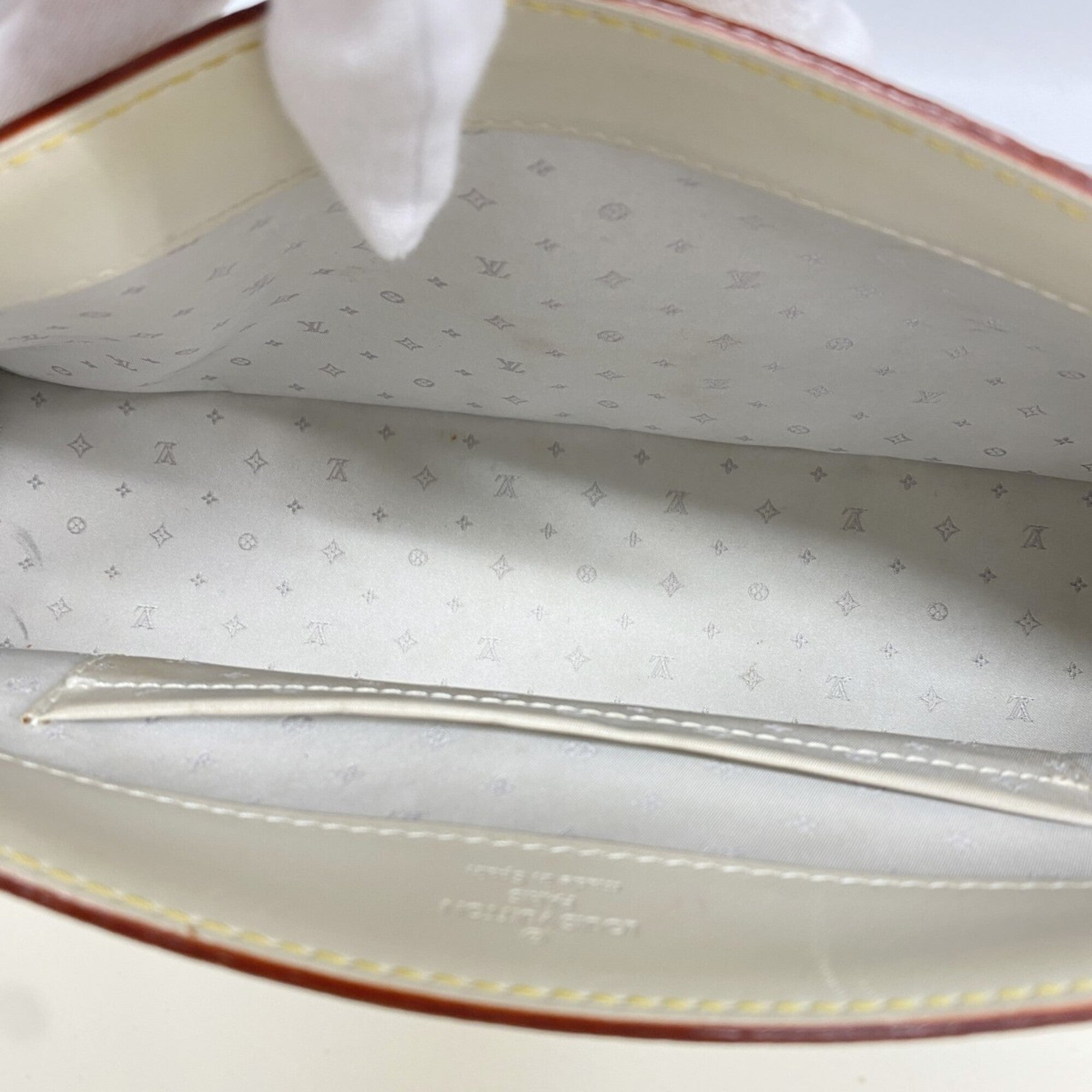Louis Vuitton Blanc Shoulder Bag (Pre-Owned)
