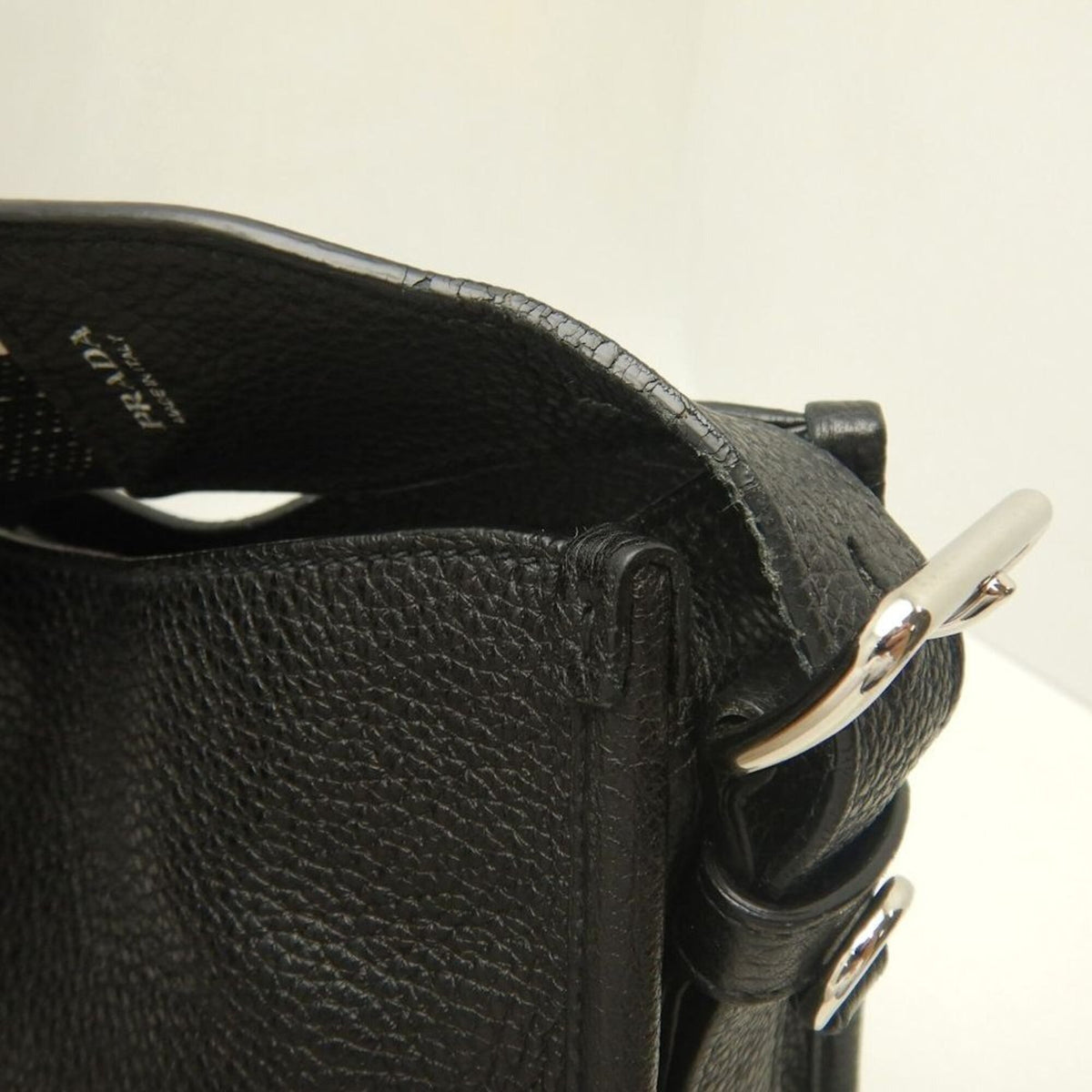 Prada Nero Leather Shoulder Bag (Pre-Owned)