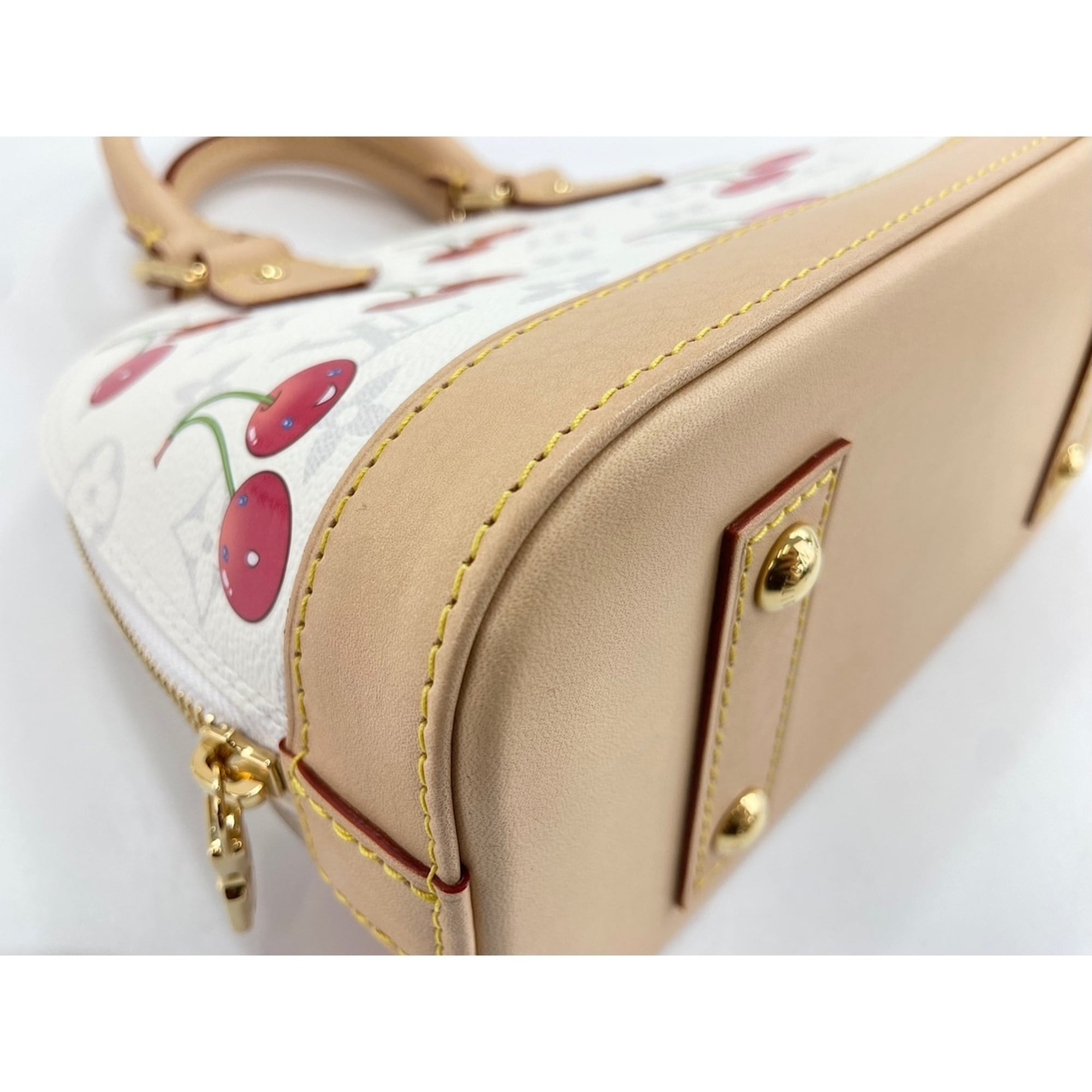 Louis Vuitton White Handbag (Pre-Owned)
