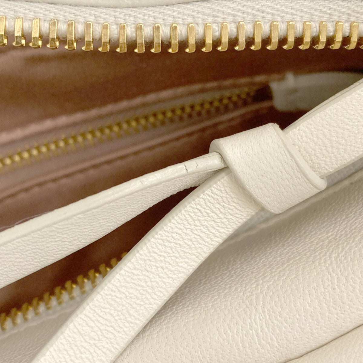 Miu Miu Leather Handbag (Pre-Owned)