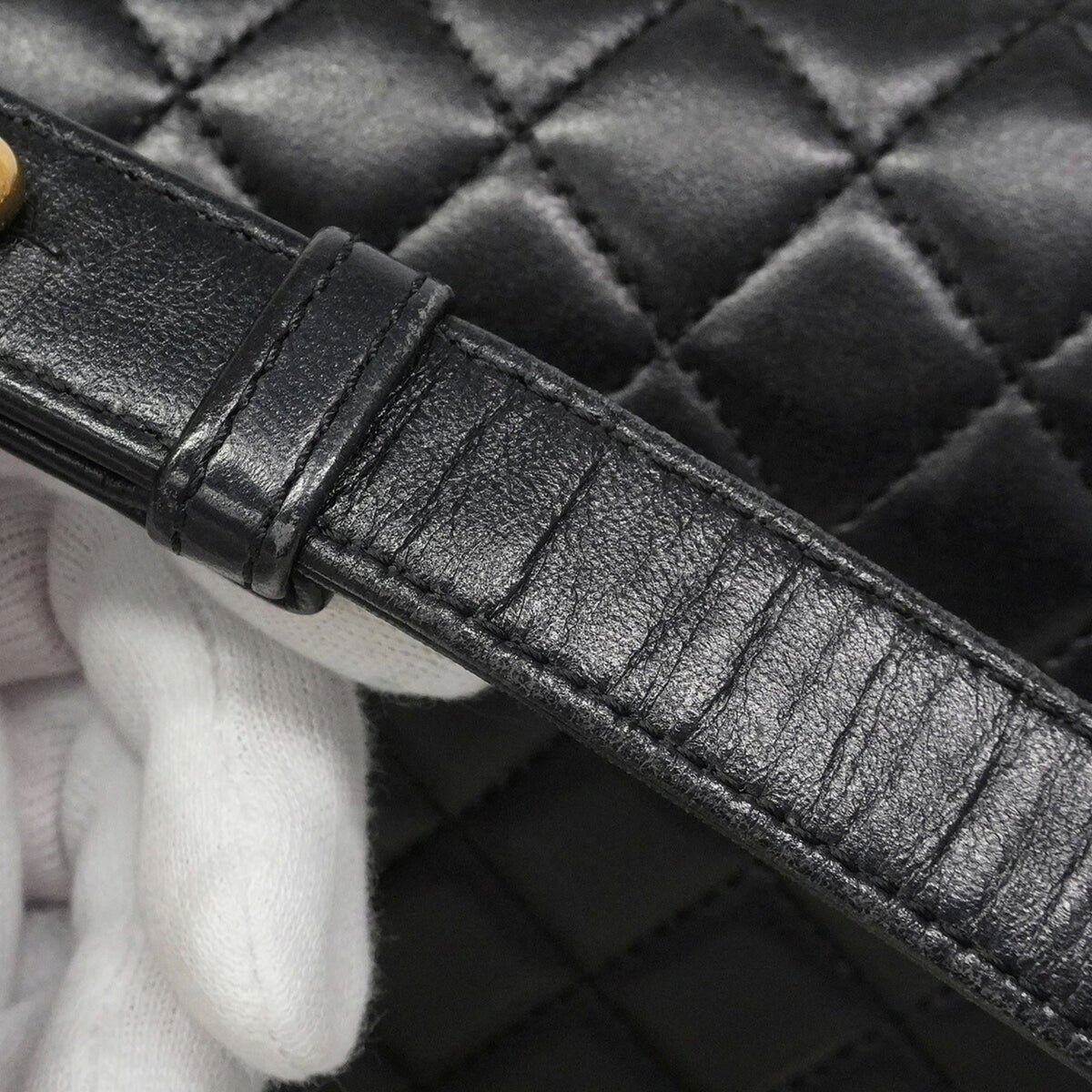 Chanel Black Leather Shoulder Bag (Pre-Owned)