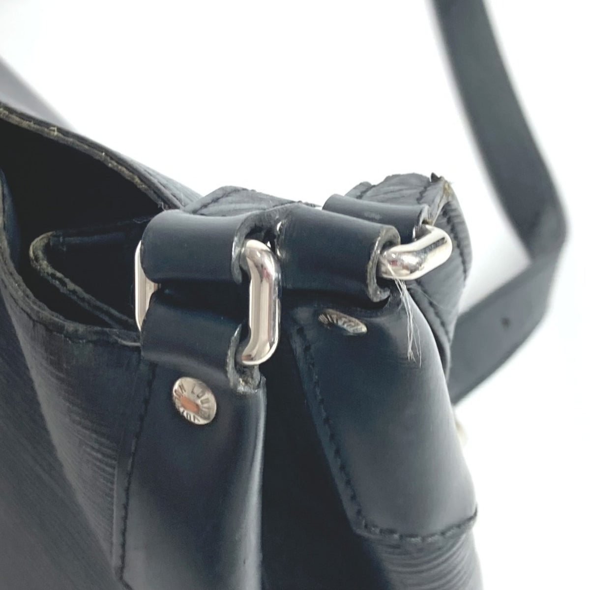Louis Vuitton Black Noir Epi Leather Shoulder Bag (Pre-Owned)