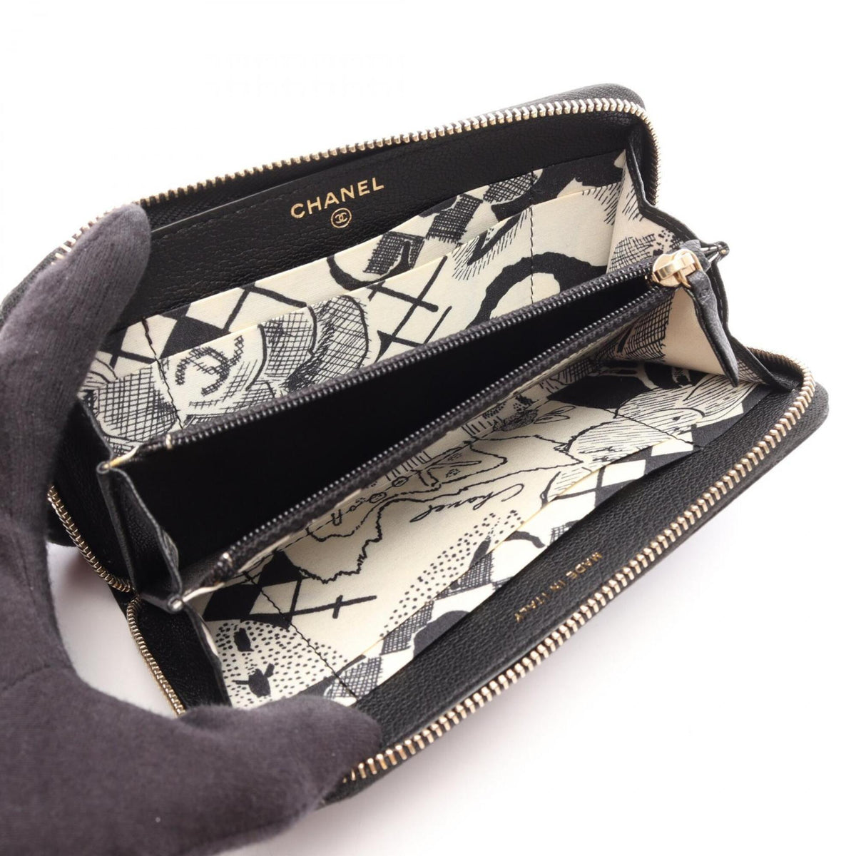 Chanel Black Leather Wallet (Bi-Fold) (Pre-Owned)