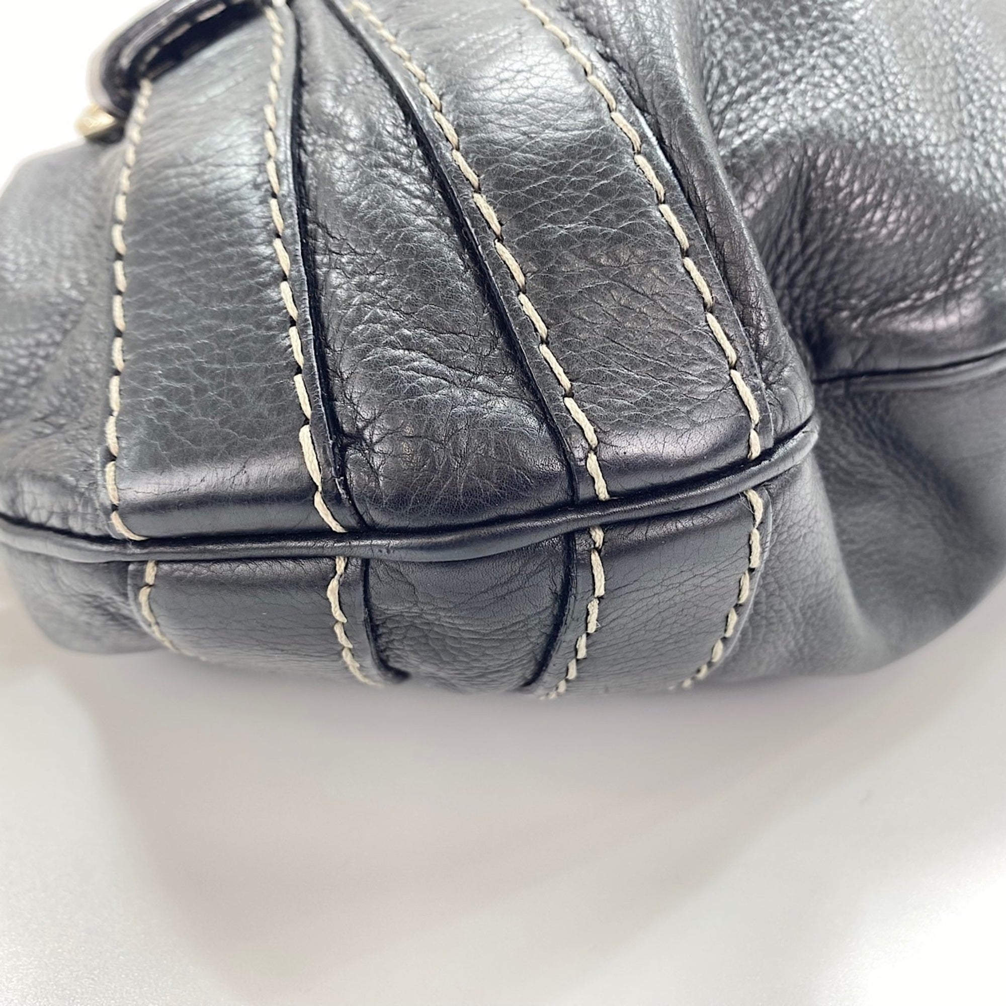Gucci Black Shoulder Bag (Pre-Owned)