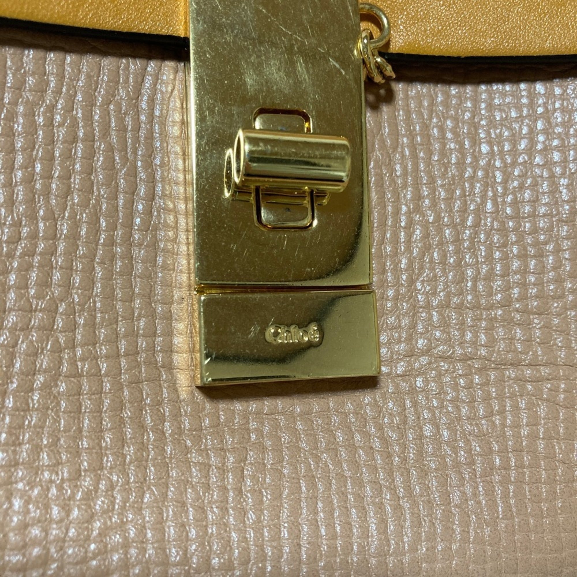 Chloé Beige Shoulder Bag (Pre-Owned)