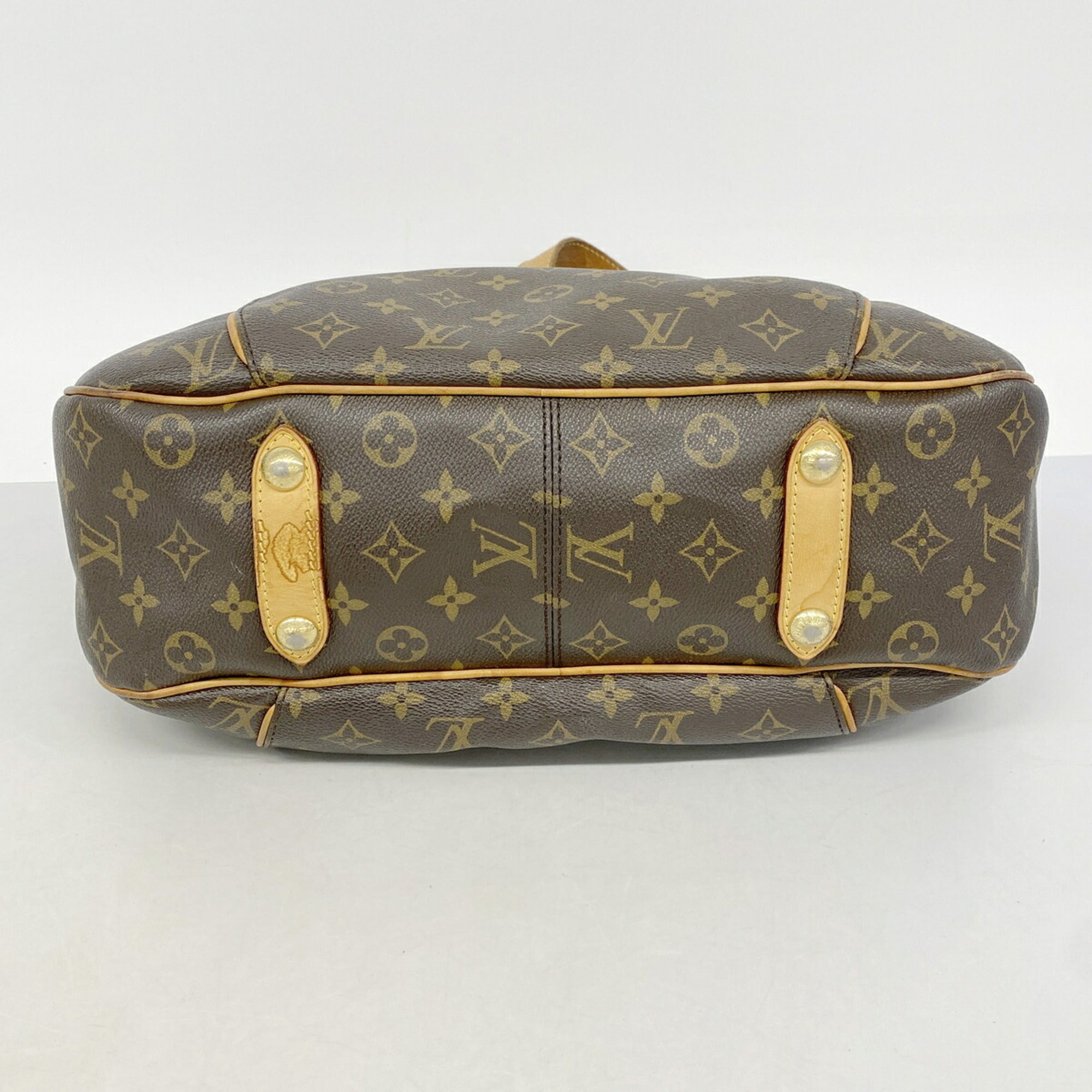 Louis Vuitton Brown Shoulder Bag (Pre-Owned)
