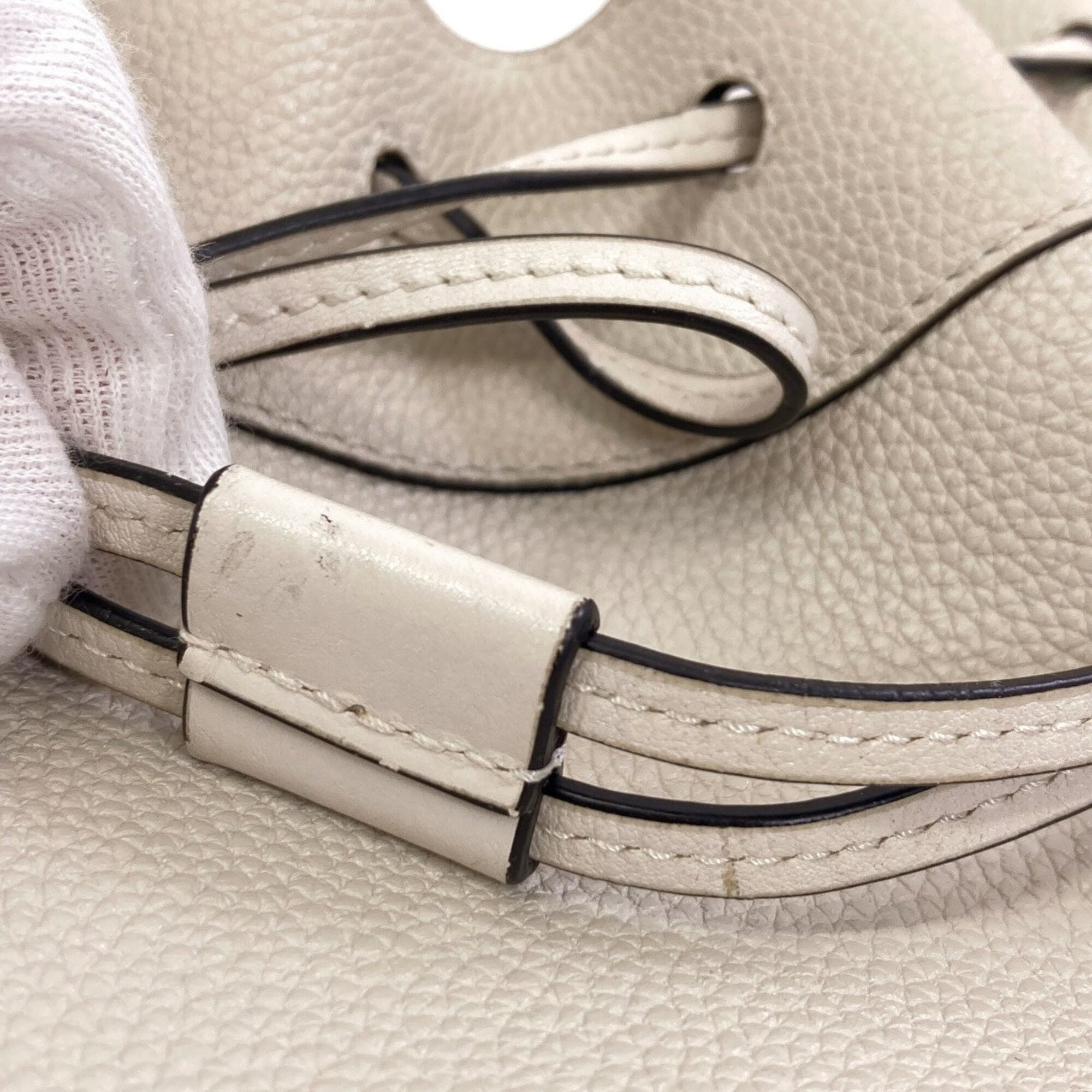 Loewe Hammock White Leather Handbag (Pre-Owned)