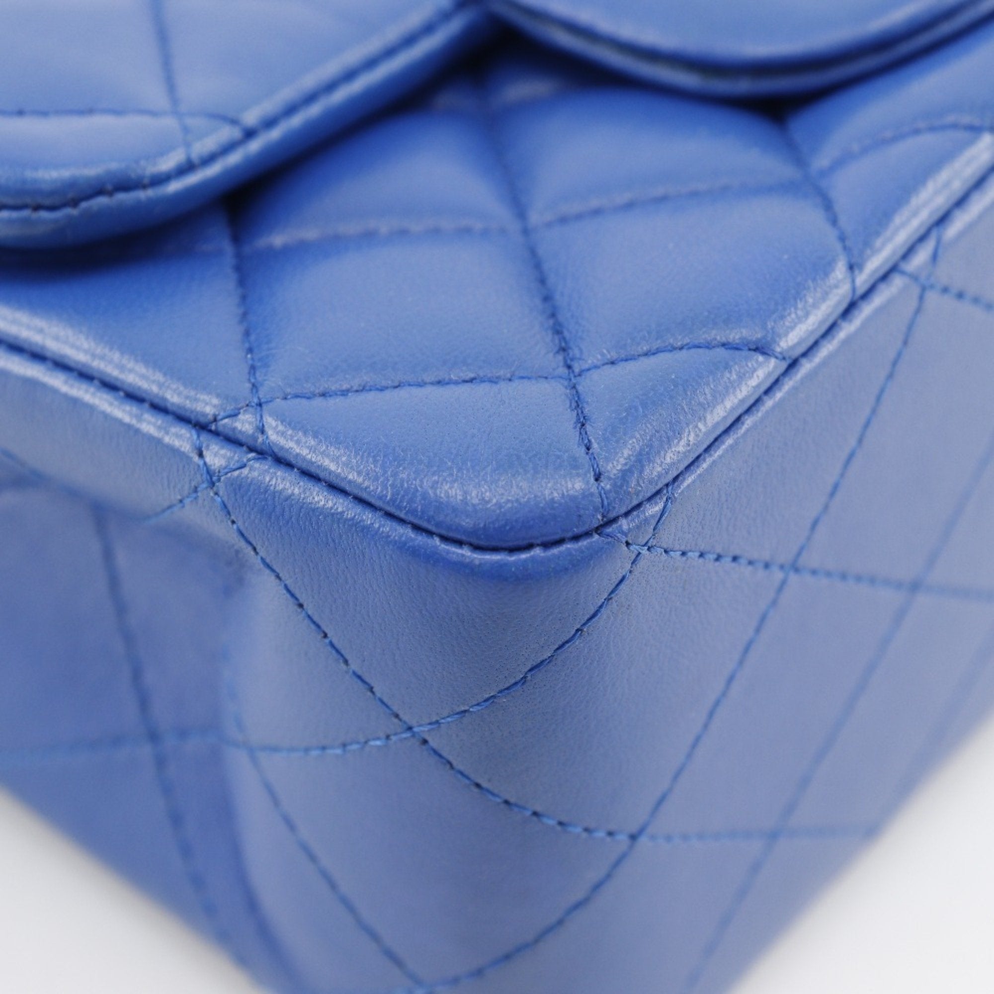 Chanel Blue Leather Shoulder Bag (Pre-Owned)