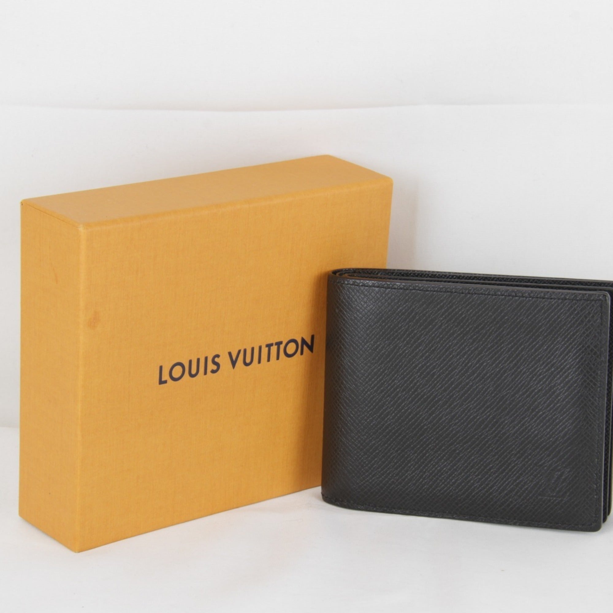 Louis Vuitton Taiga Black Taiga Leather Wallet (Bi-Fold) (Pre-Owned)