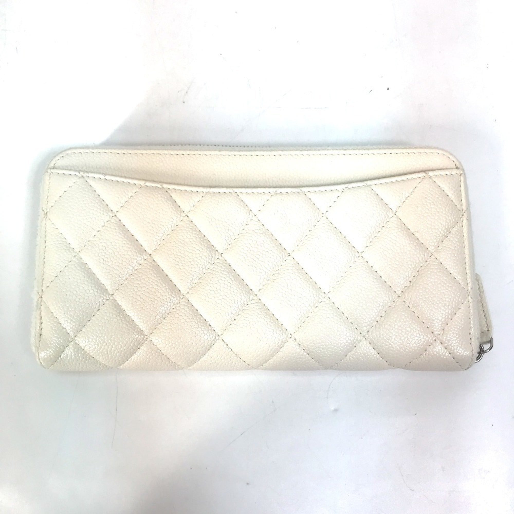 Chanel White Grained Calfskin Long Wallet (Bi-Fold) (Pre-Owned)