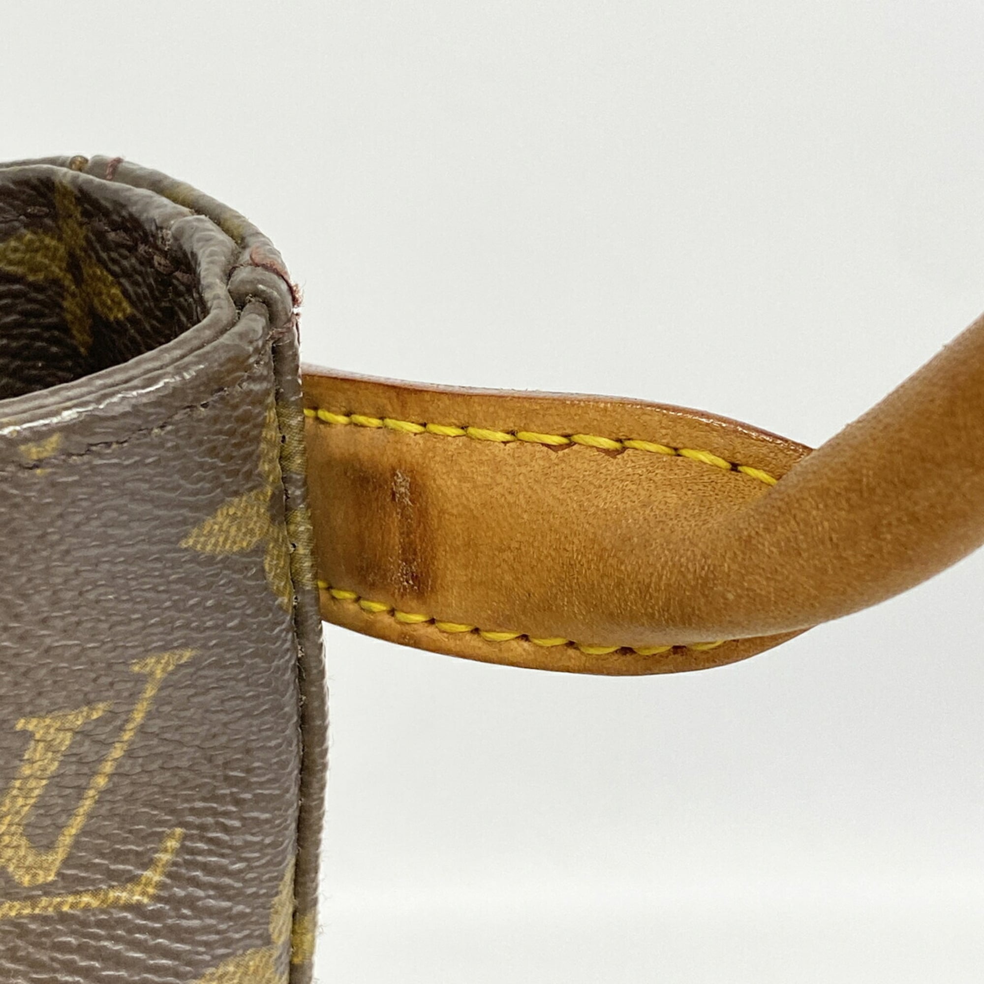 Louis Vuitton Brown Shoulder Bag (Pre-Owned)