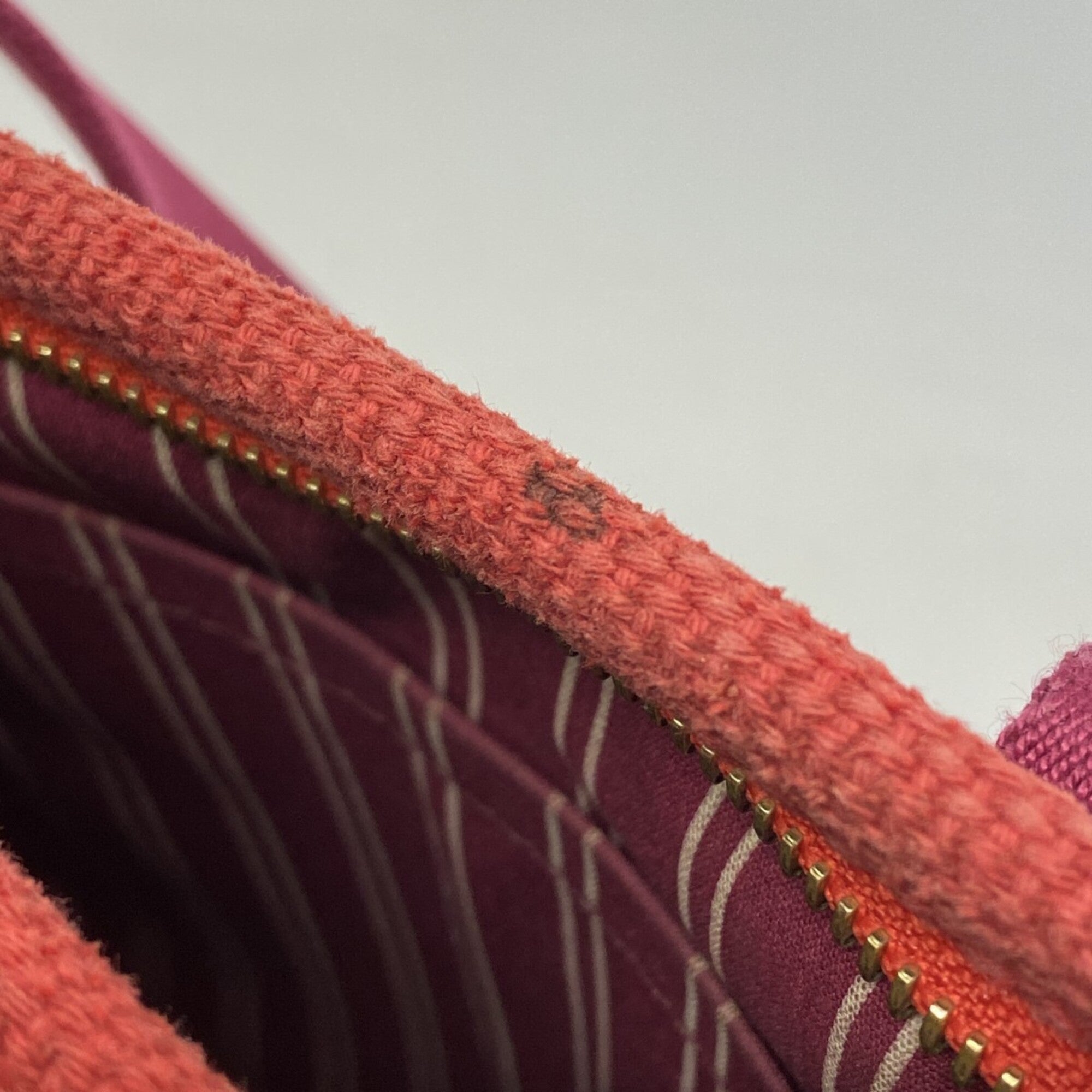Louis Vuitton Rouge Handbag (Pre-Owned)