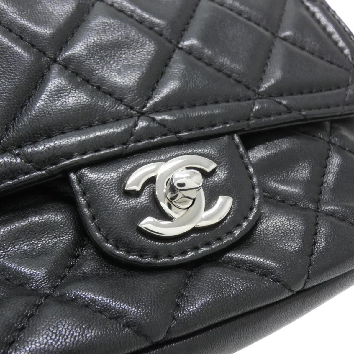 Chanel Black Leather Shoulder Bag (Pre-Owned)