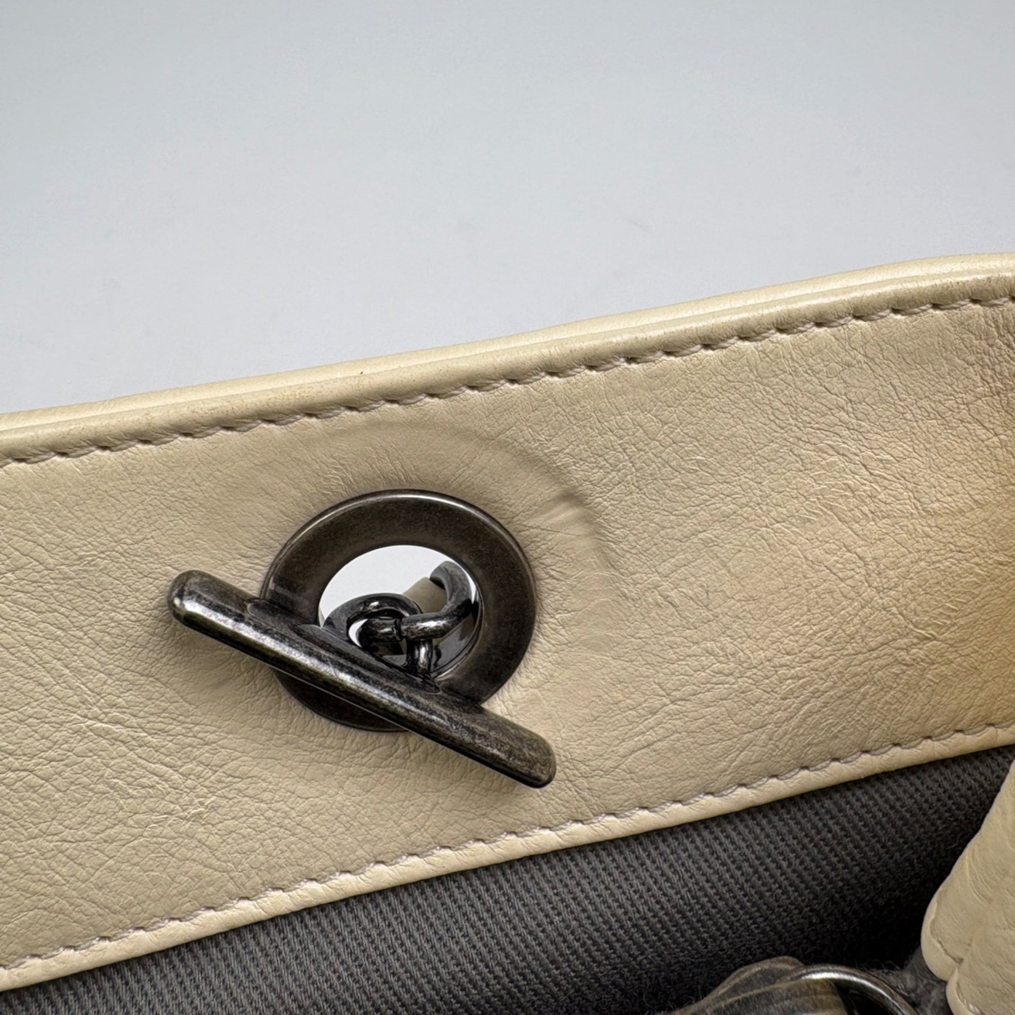 Chanel Wild Stitch White Leather Tote Bag (Pre-Owned)