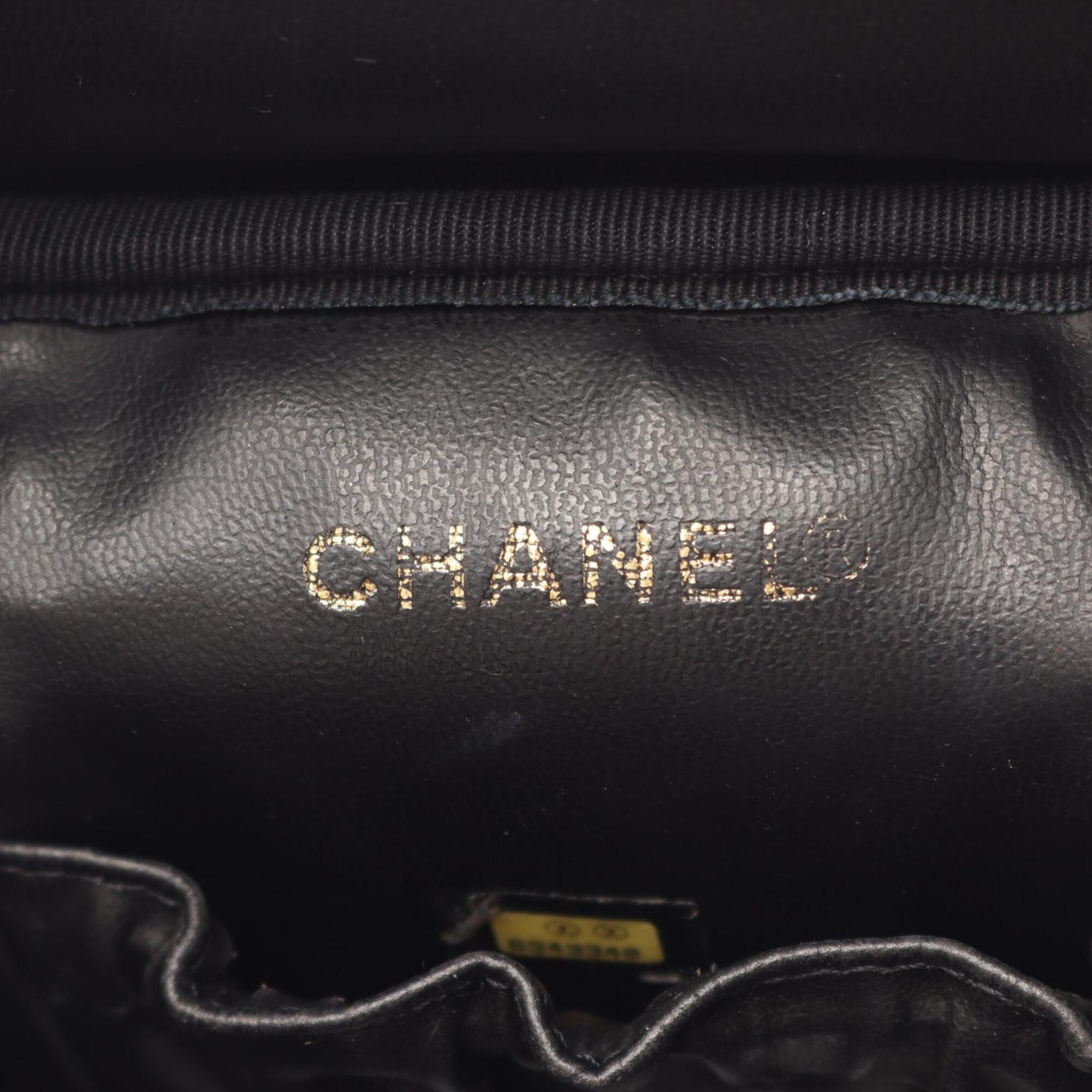 Chanel Black Grained Calfskin Handbag (Pre-Owned)