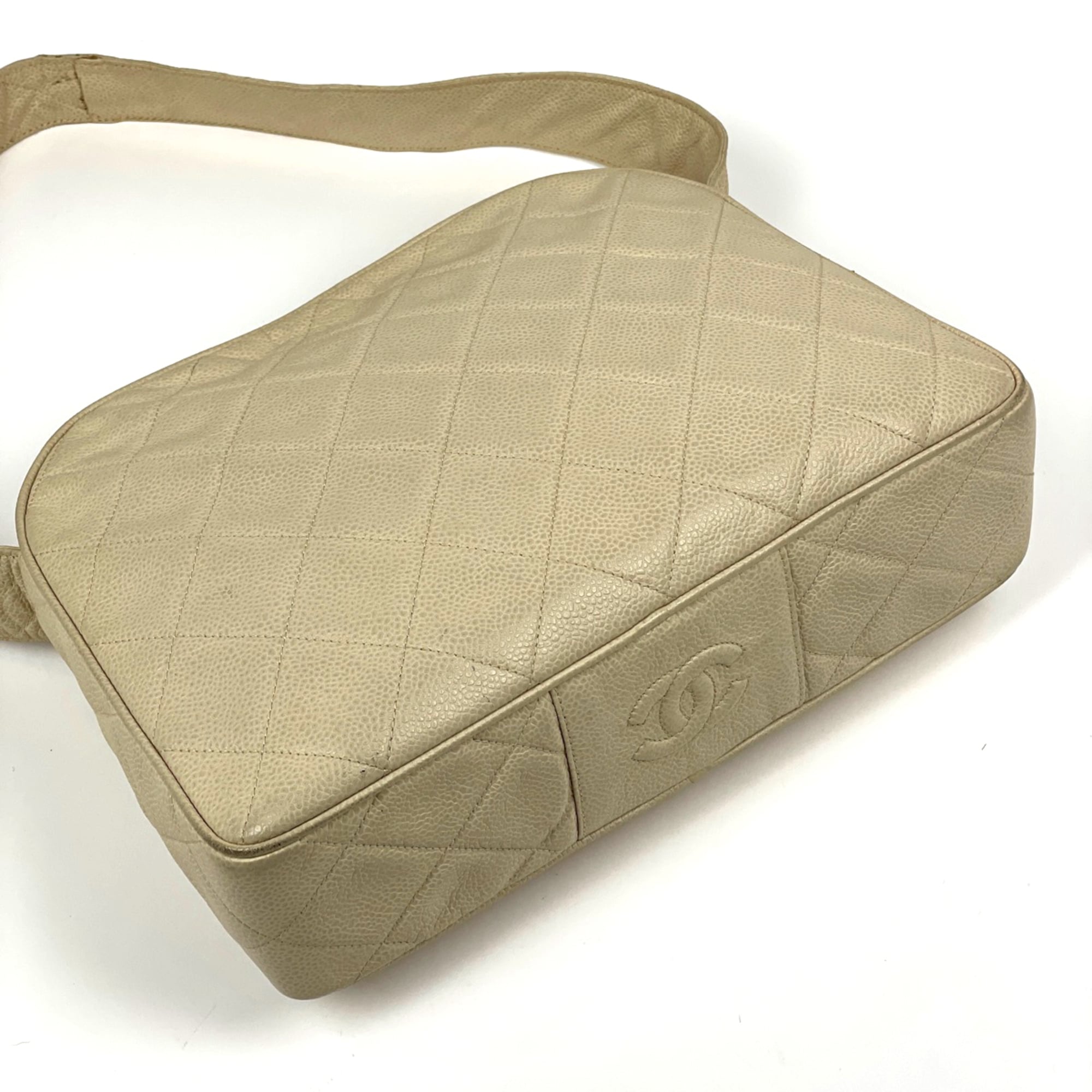 Chanel Matelasse Cream Leather Shoulder Bag (Pre-Owned)