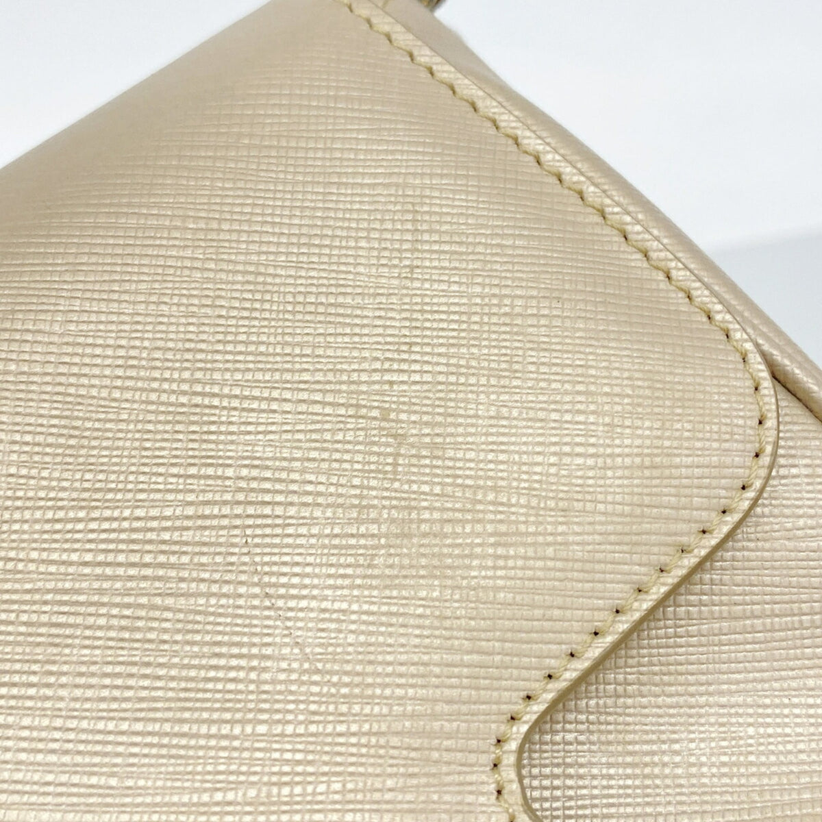 Salvatore Ferragamo Beige Leather Shoulder Bag (Pre-Owned)