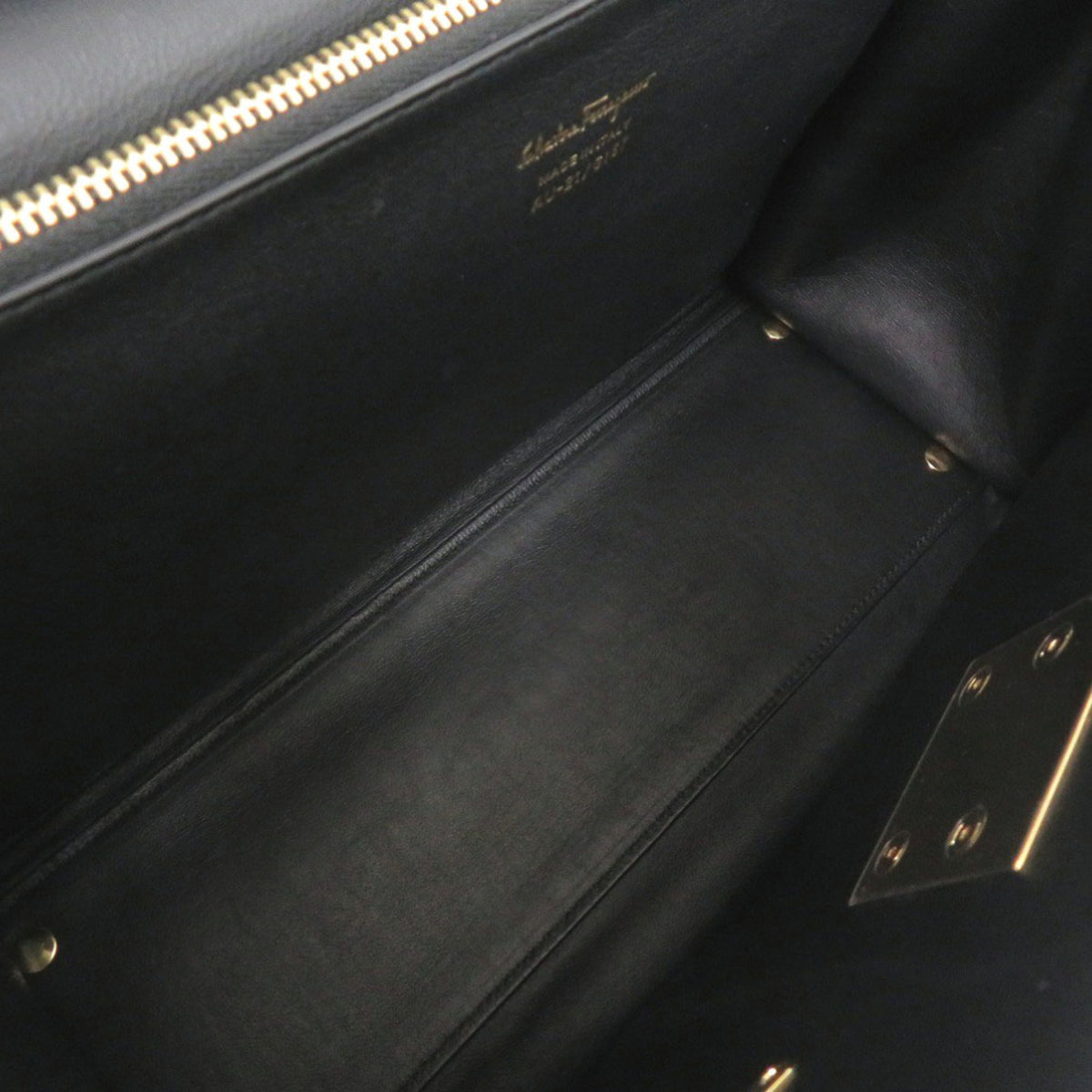 Salvatore Ferragamo Gancini Black Leather Handbag (Pre-Owned)