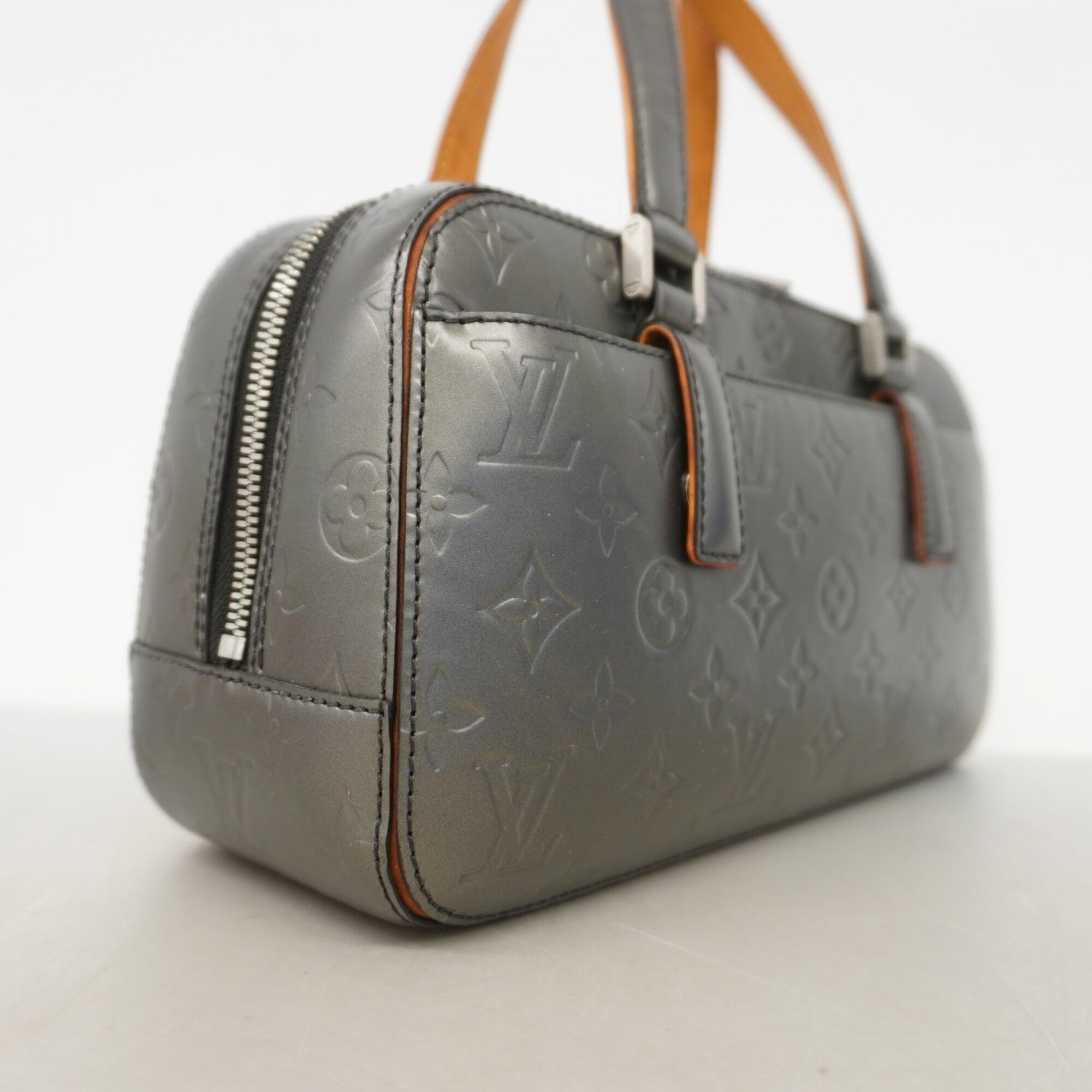 Louis Vuitton Noir Handbag (Pre-Owned)