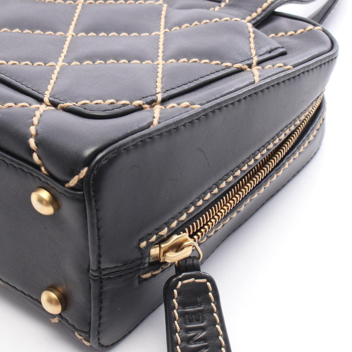Chanel Black Leather Handbag (Pre-Owned)